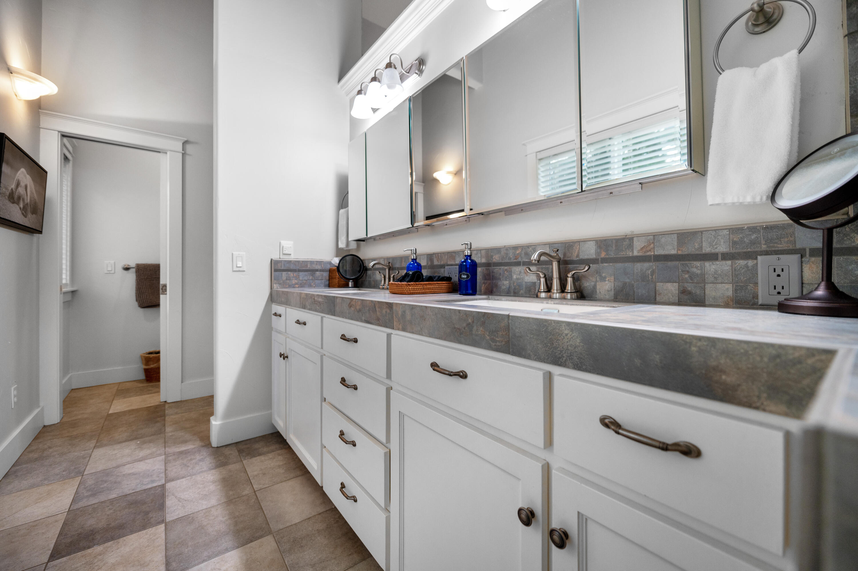 42440 Kaweah River Dr, Three Rivers, CA 93271