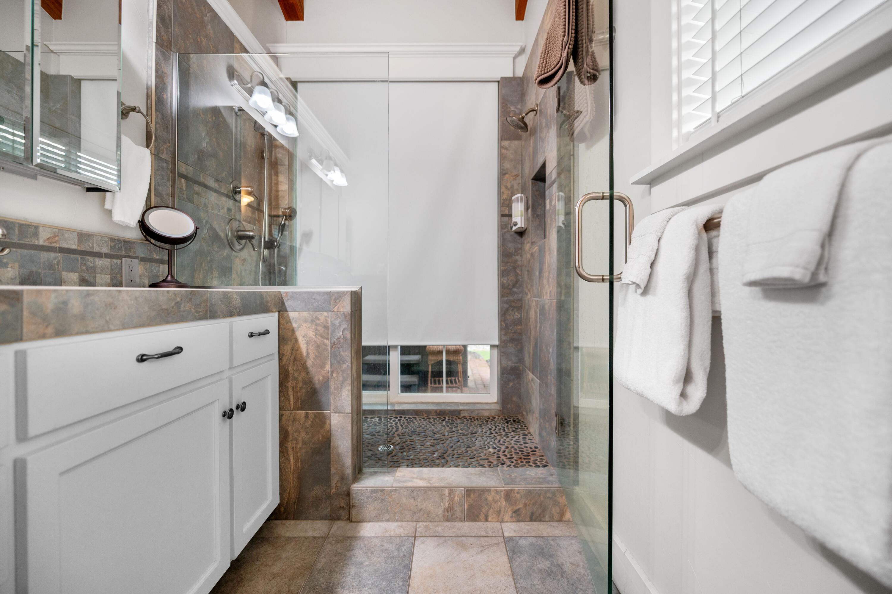 42440 Kaweah River Dr, Three Rivers, CA 93271