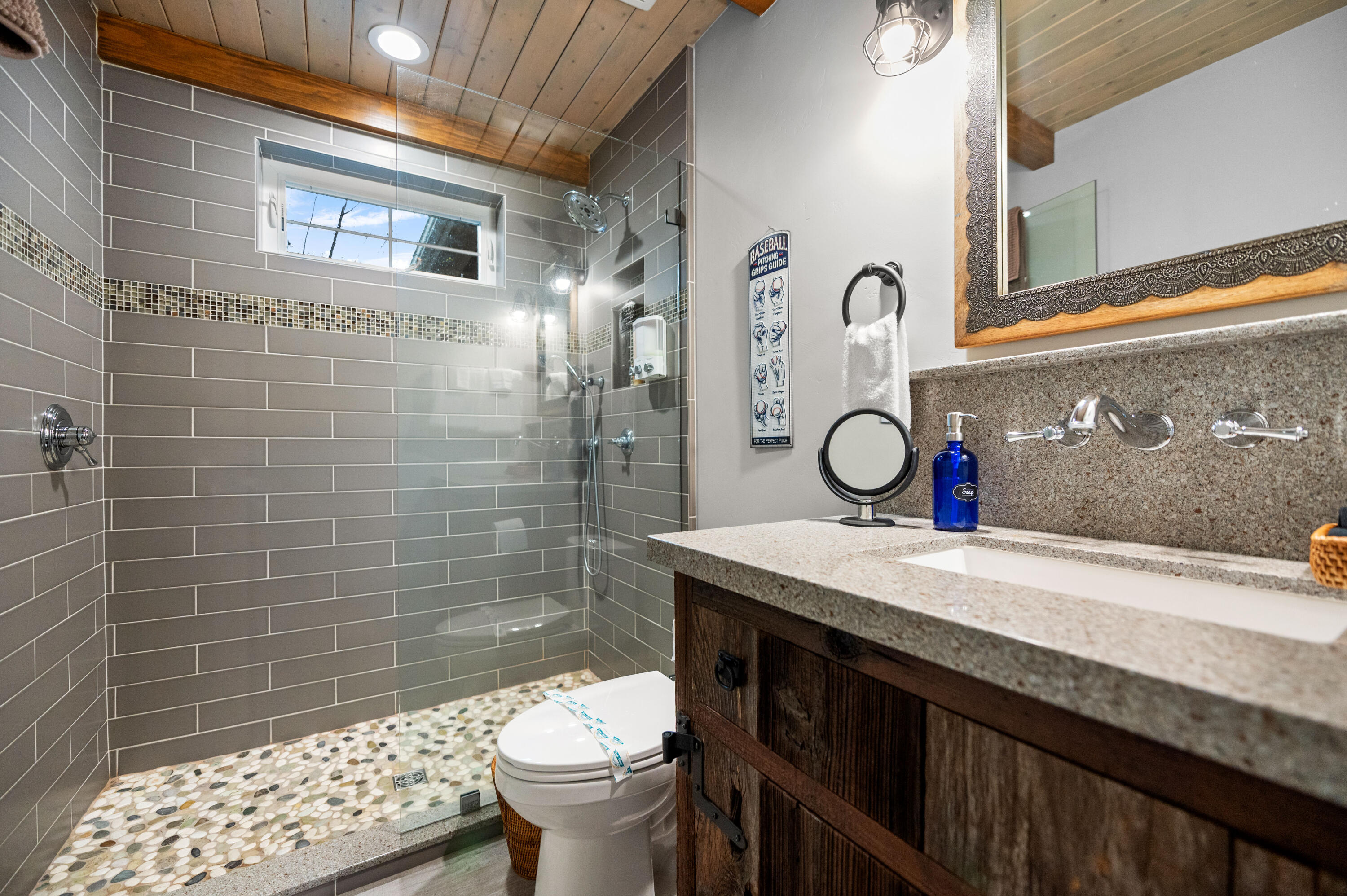 42440 Kaweah River Dr, Three Rivers, CA 93271