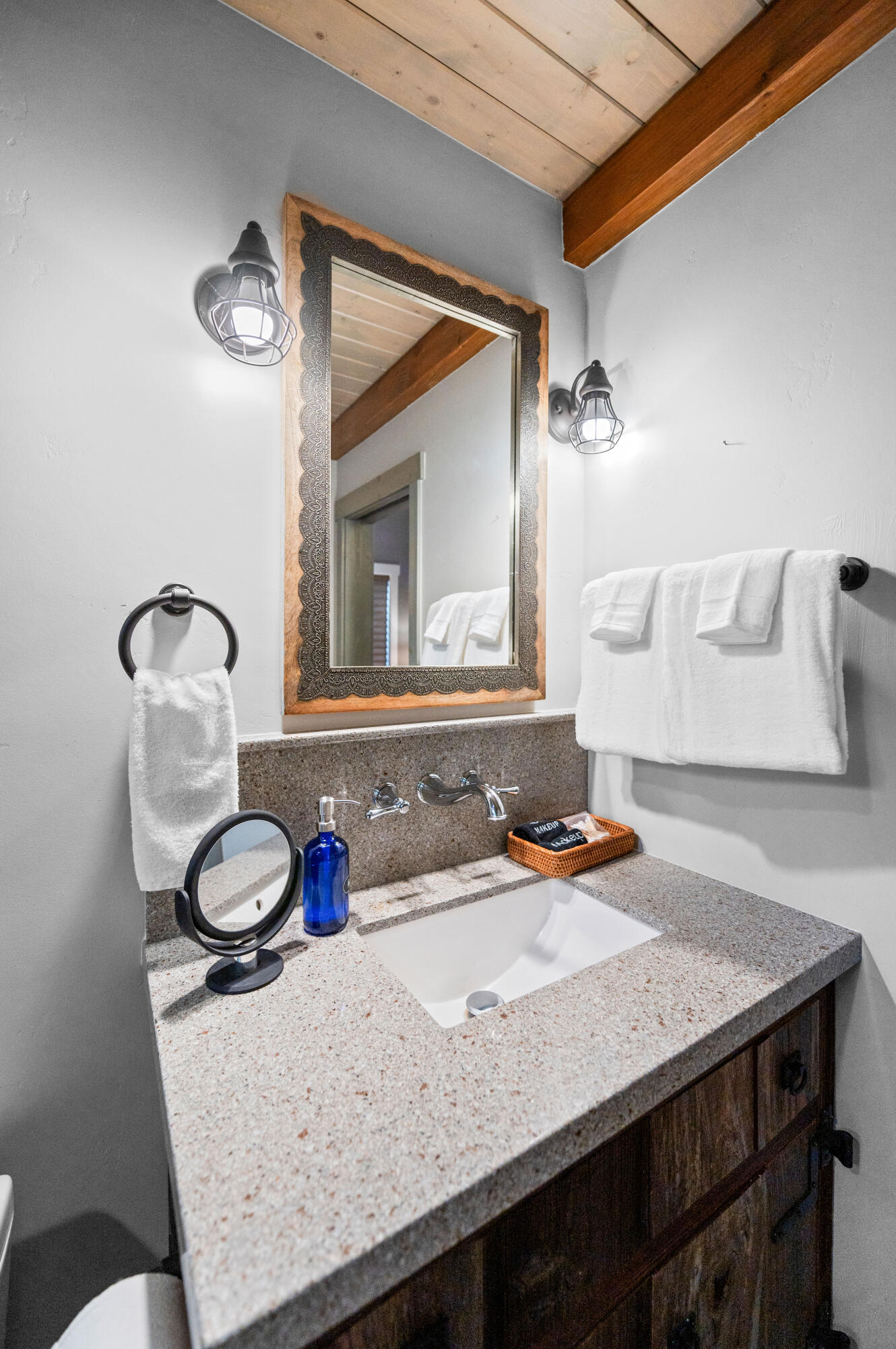 42440 Kaweah River Dr, Three Rivers, CA 93271