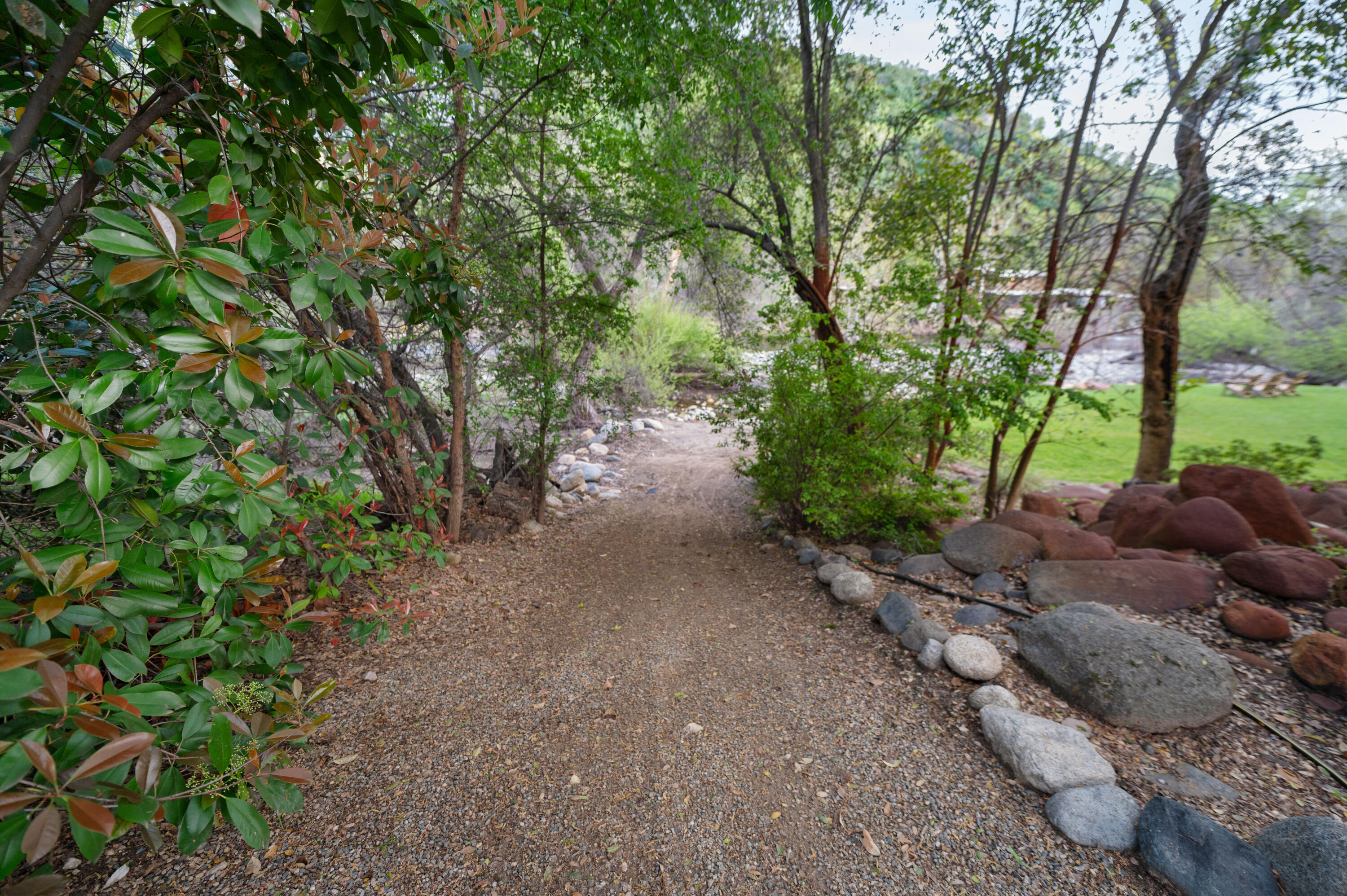 42440 Kaweah River Dr, Three Rivers, CA 93271