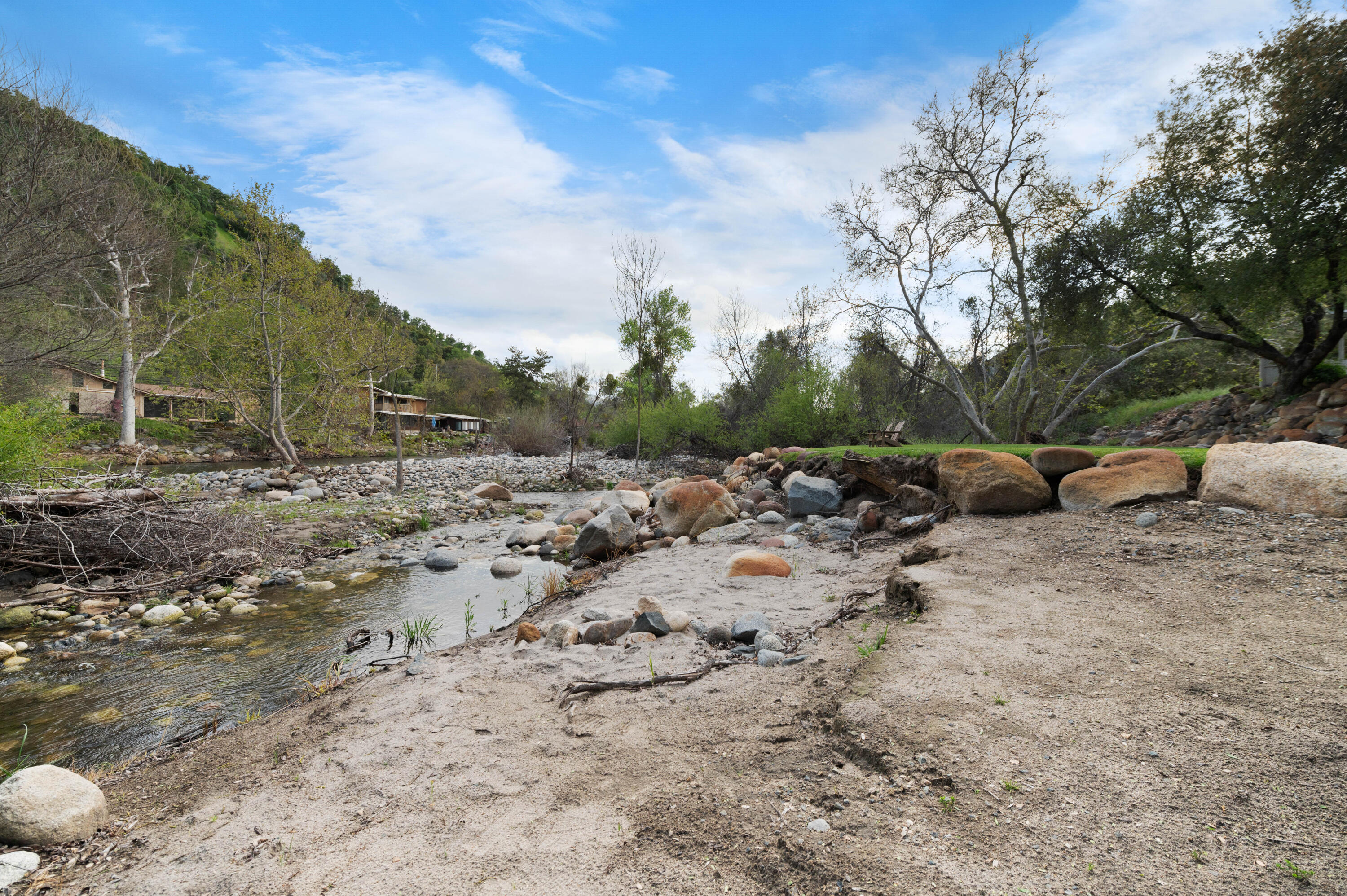 42440 Kaweah River Dr, Three Rivers, CA 93271