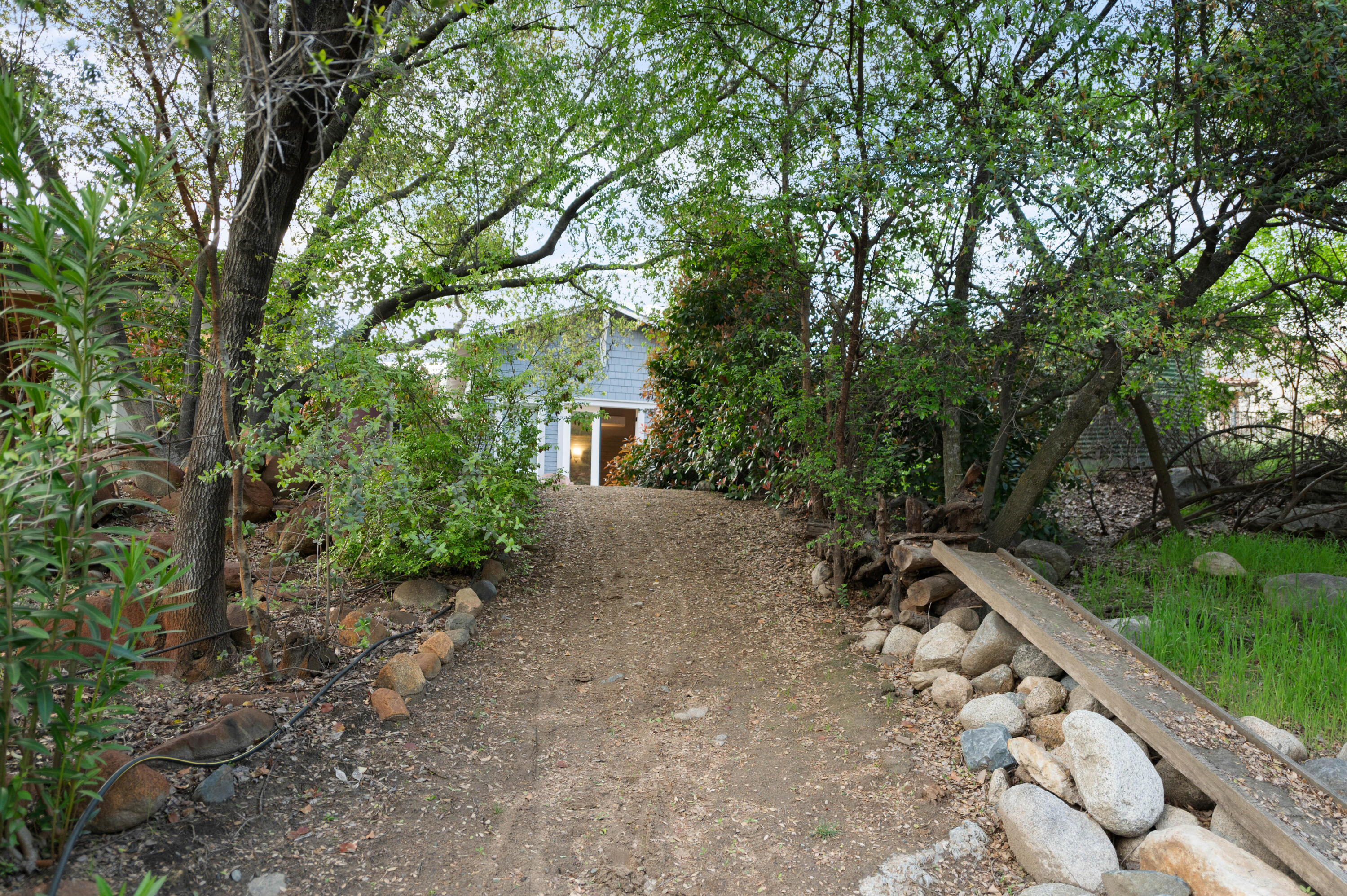 42440 Kaweah River Dr, Three Rivers, CA 93271