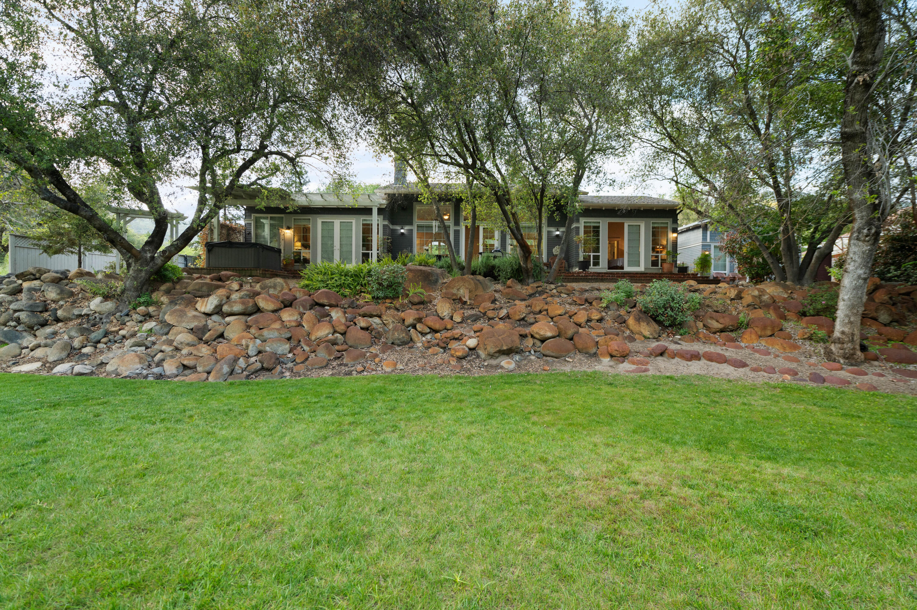 42440 Kaweah River Dr, Three Rivers, CA 93271