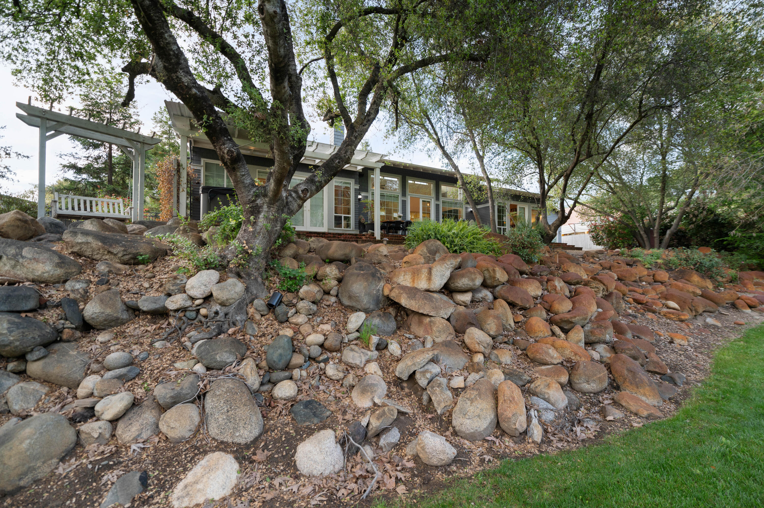 42440 Kaweah River Dr, Three Rivers, CA 93271