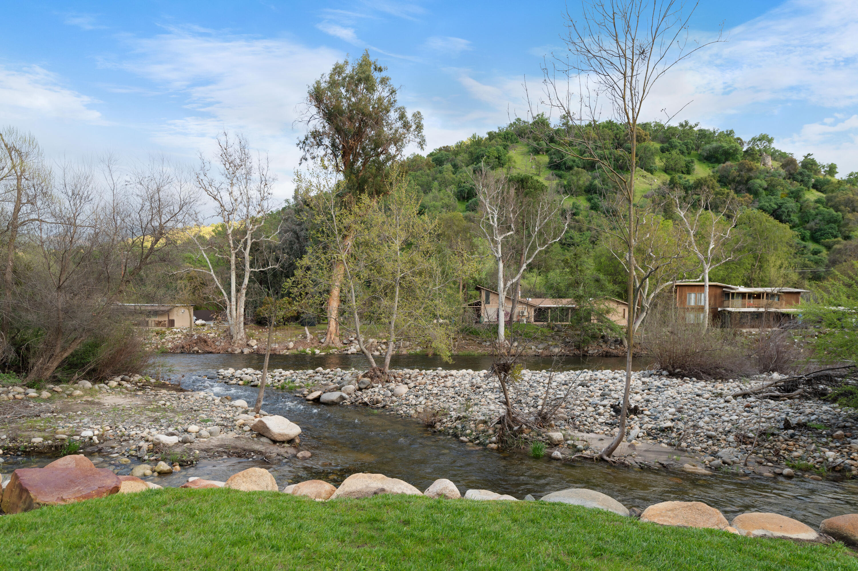 42440 Kaweah River Dr, Three Rivers, CA 93271