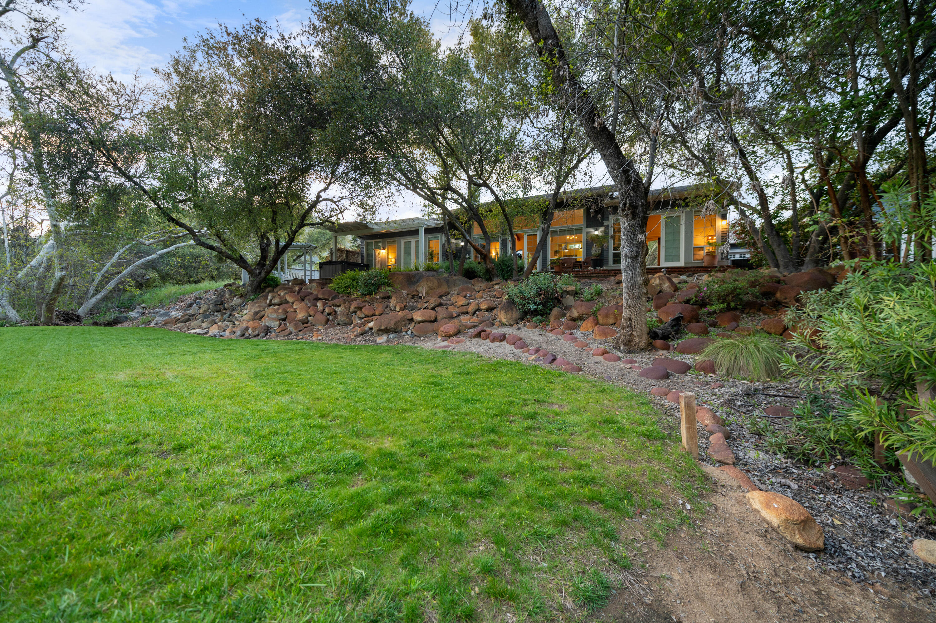 42440 Kaweah River Dr, Three Rivers, CA 93271