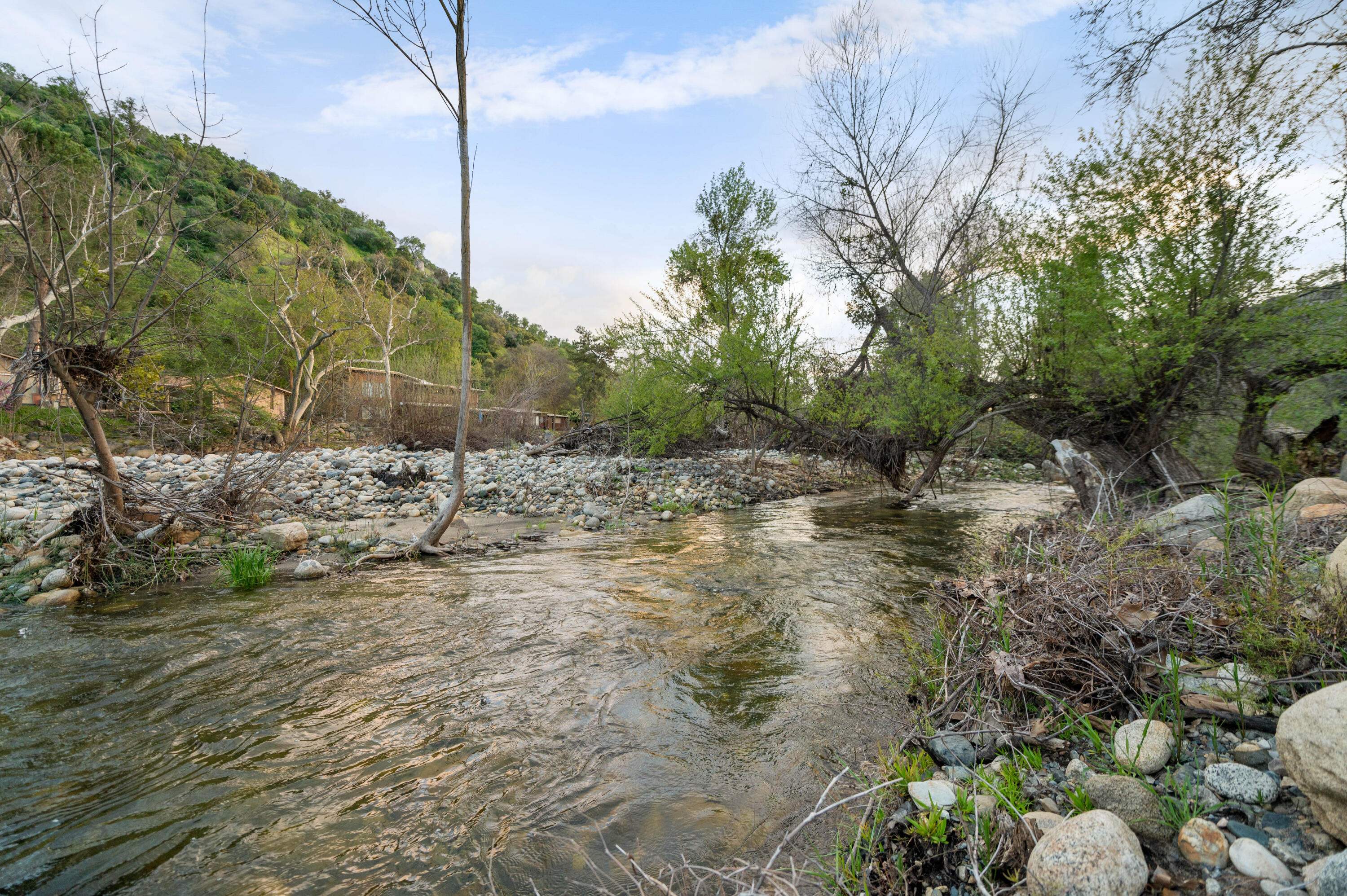 42440 Kaweah River Dr, Three Rivers, CA 93271