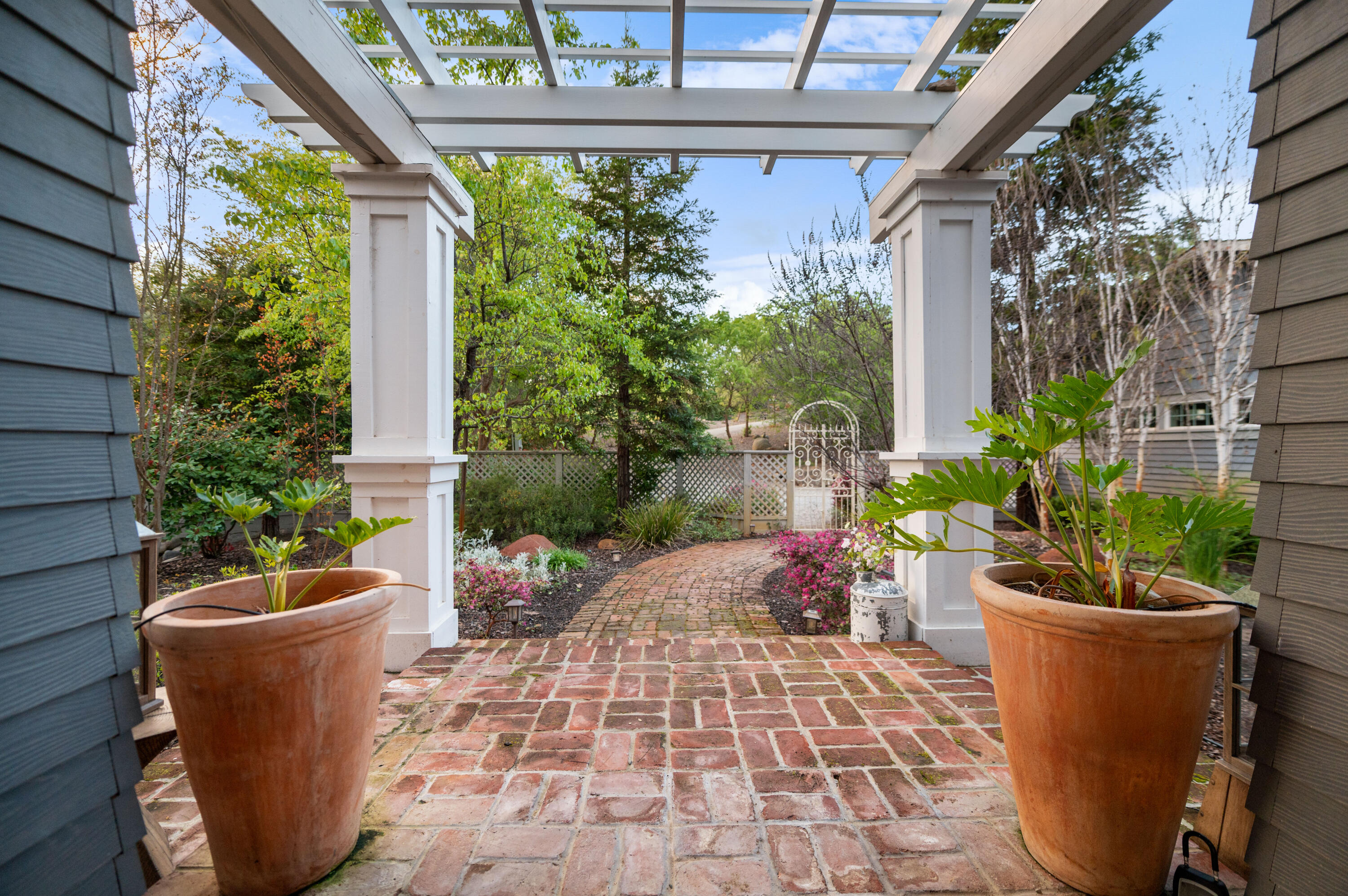 42440 Kaweah River Dr, Three Rivers, CA 93271