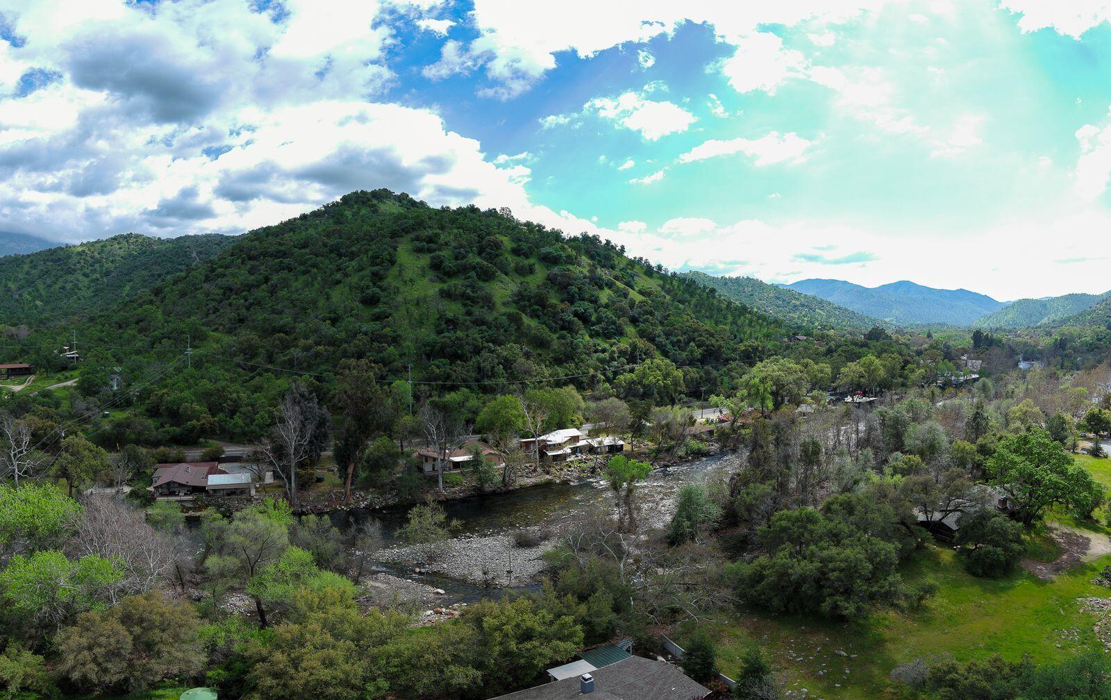 42440 Kaweah River Dr, Three Rivers, CA 93271