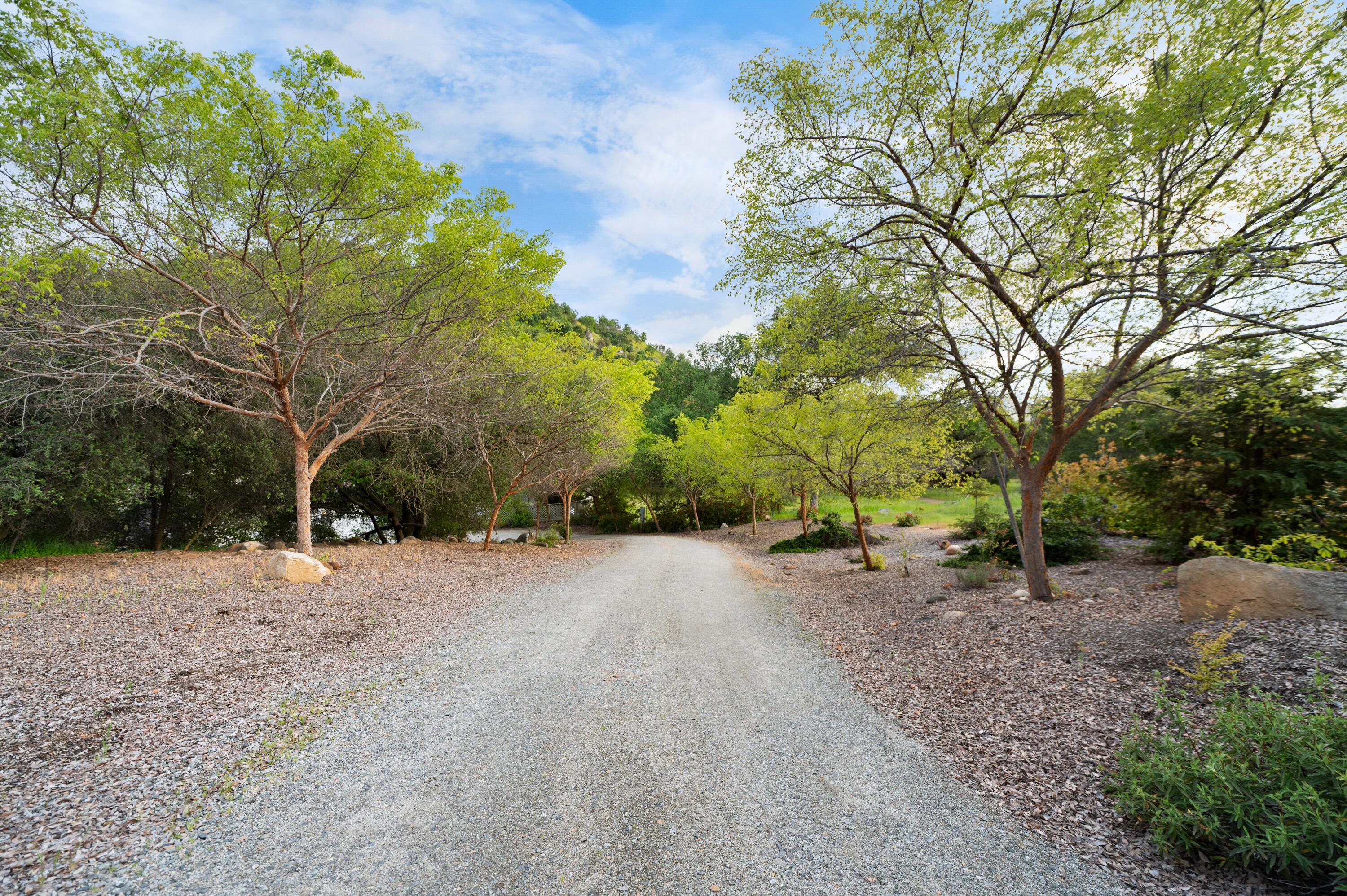 42440 Kaweah River Dr, Three Rivers, CA 93271