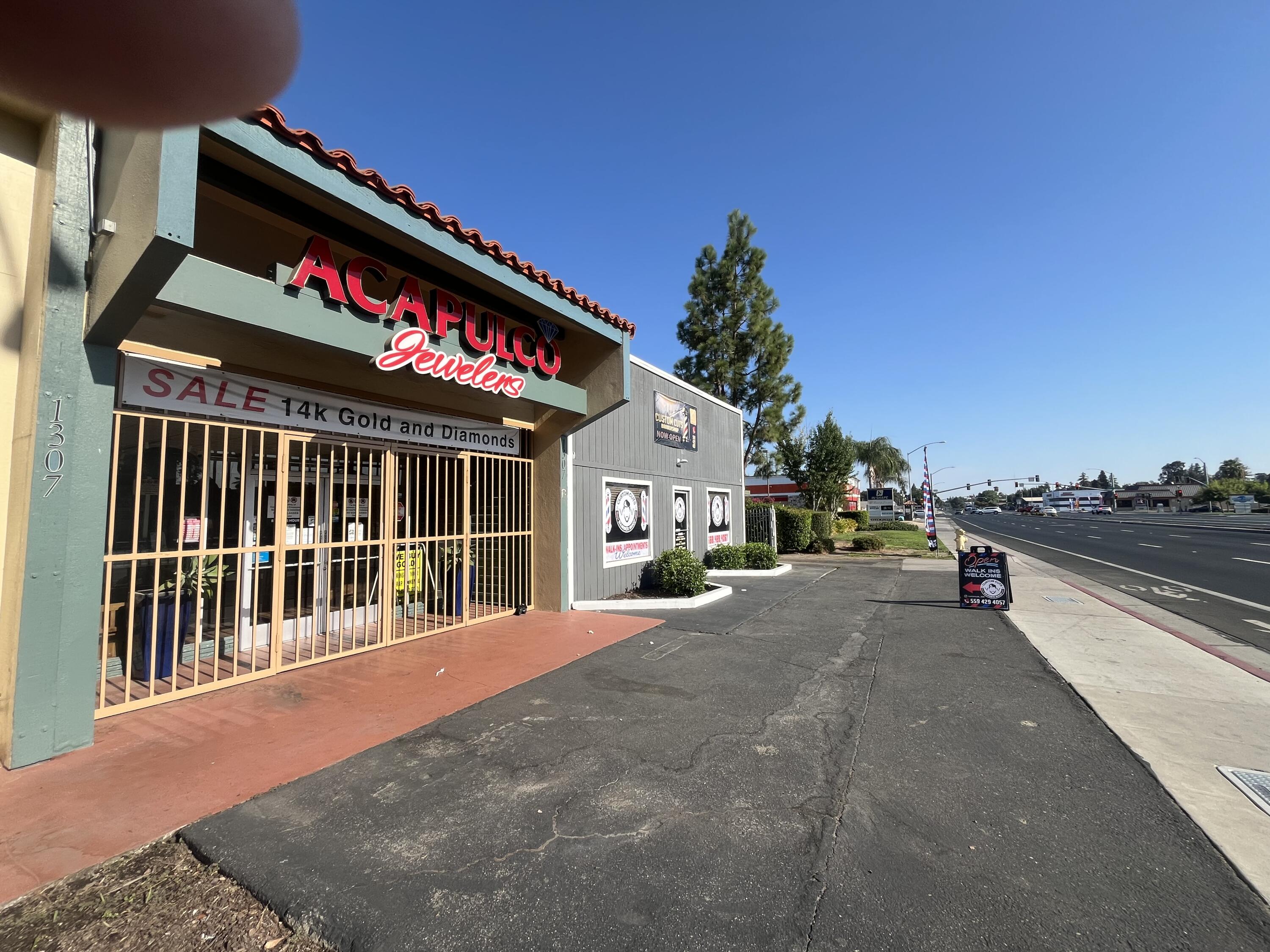 1315 S Mooney Blvd, Visalia, CA 93277