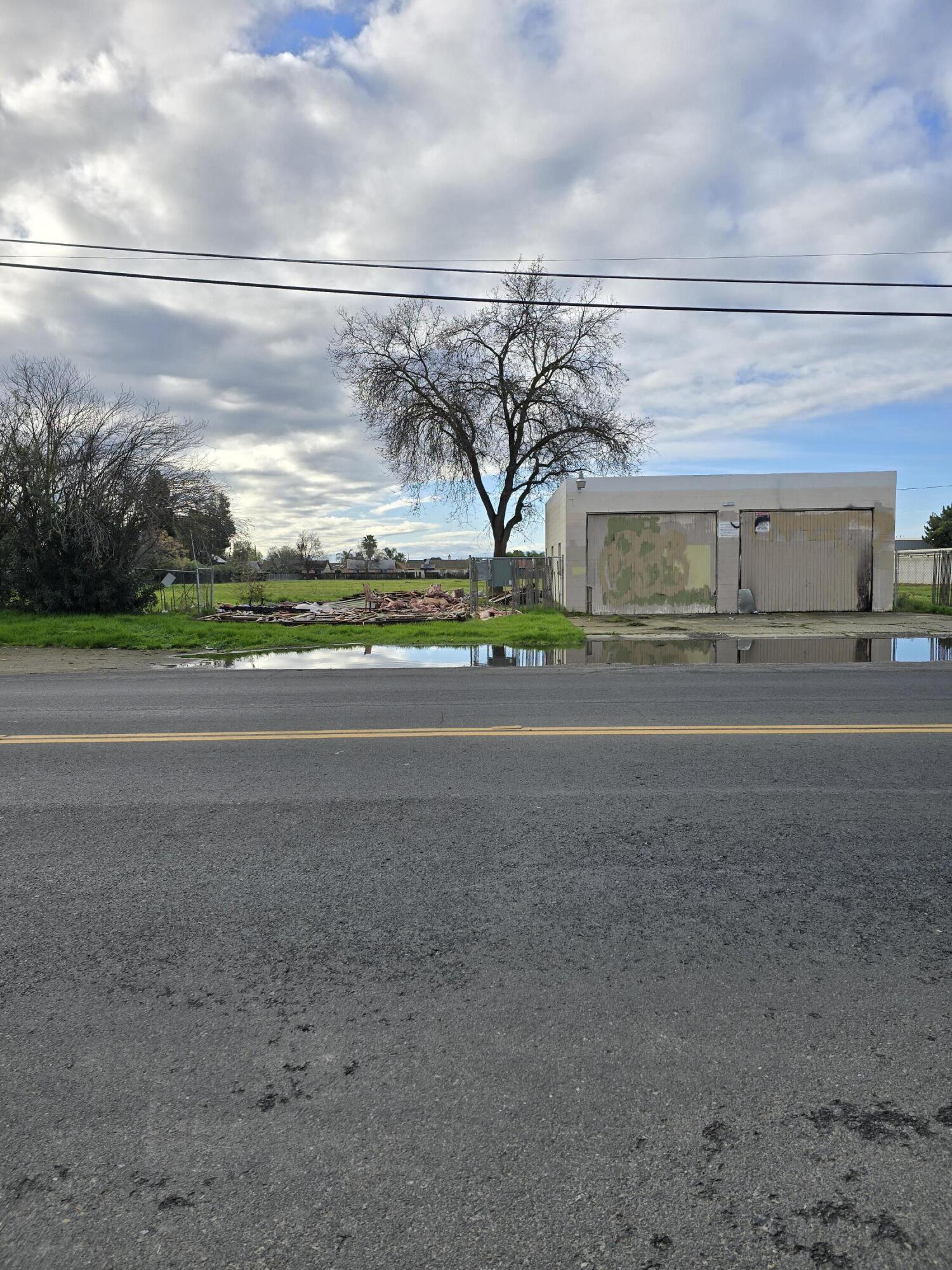 1915 E Houston Ave, Visalia, CA 93292