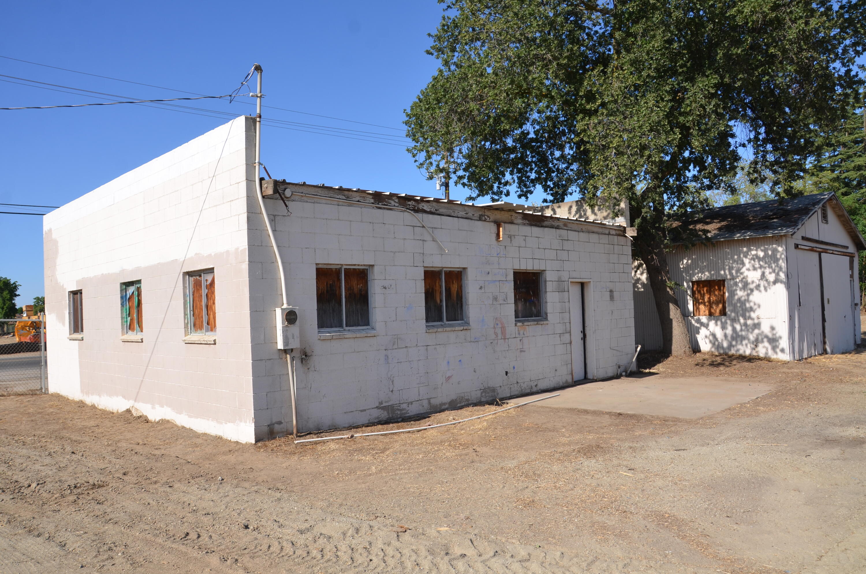 1915 E Houston Ave, Visalia, CA 93292