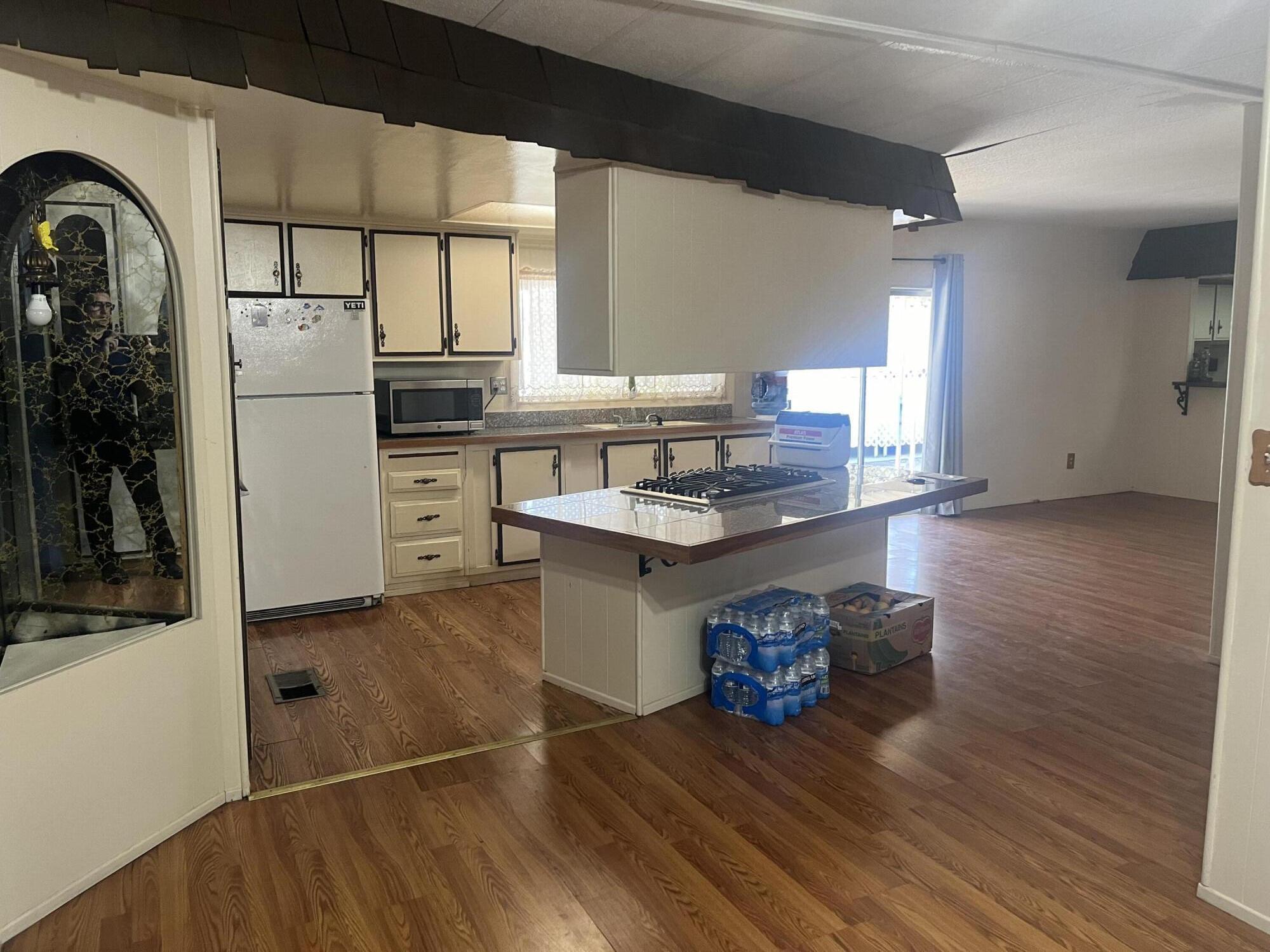 2301 S Divisadero St #9, Visalia, CA 93277