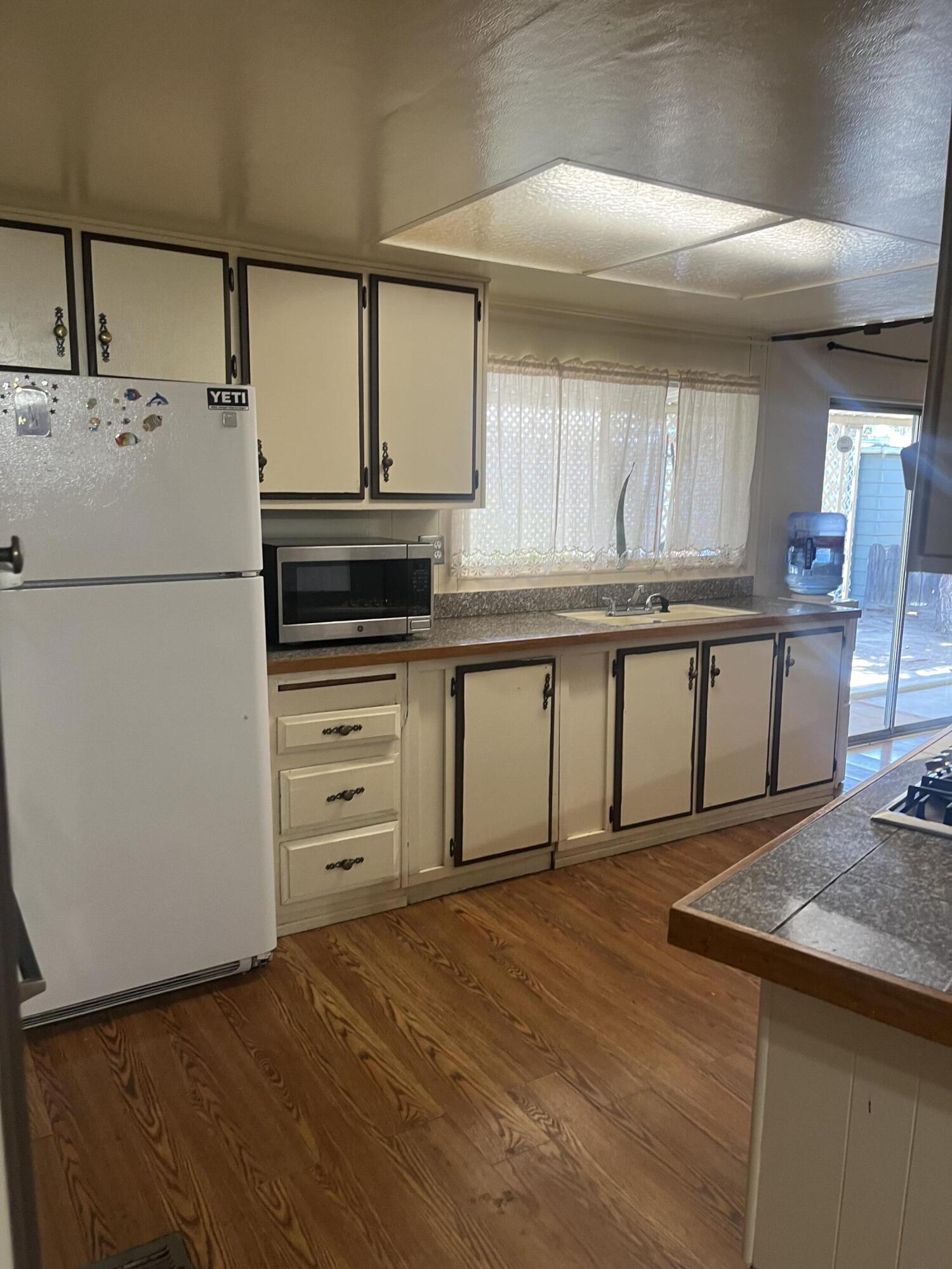 2301 S Divisadero St #9, Visalia, CA 93277