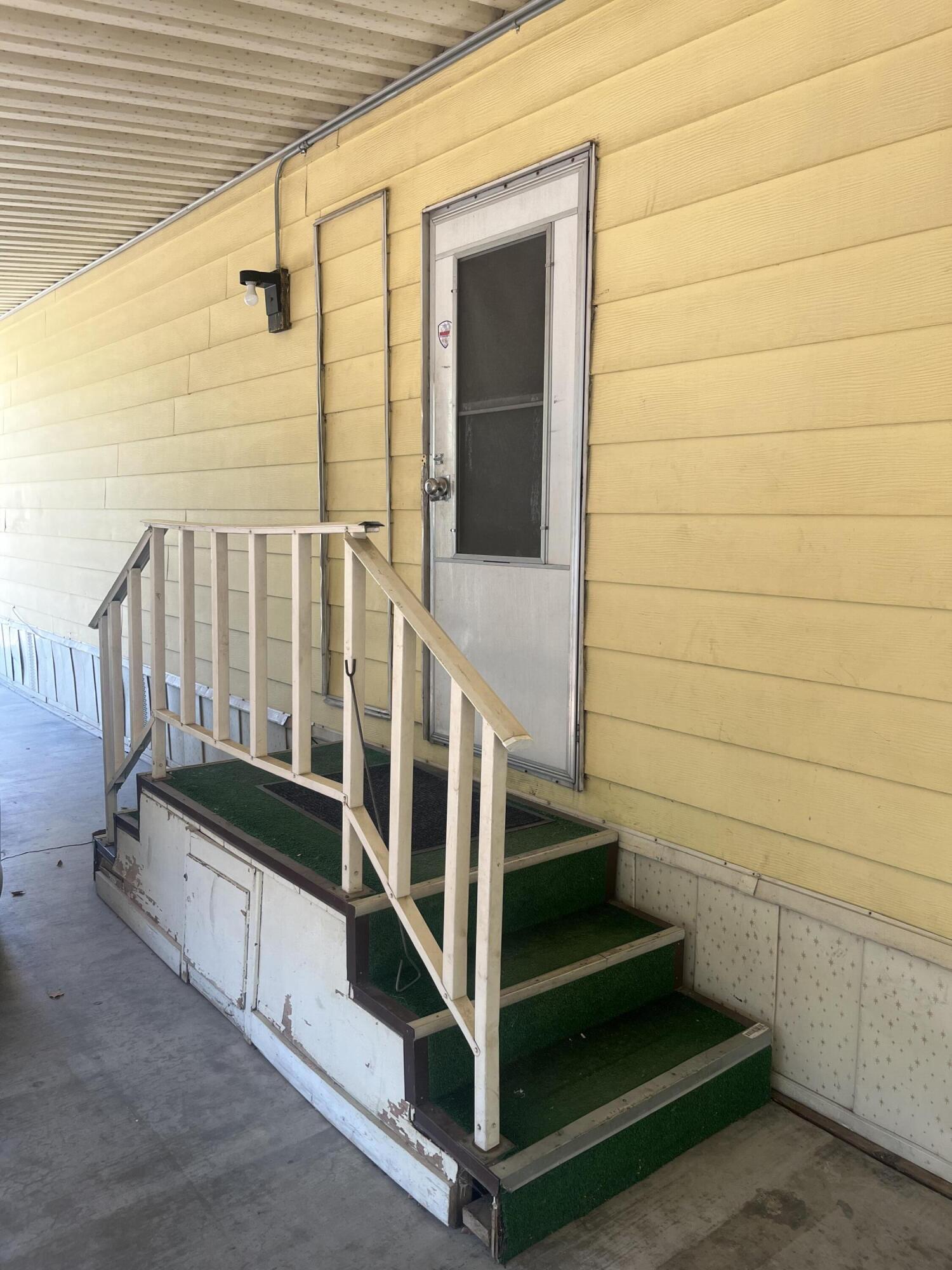 2301 S Divisadero St #9, Visalia, CA 93277