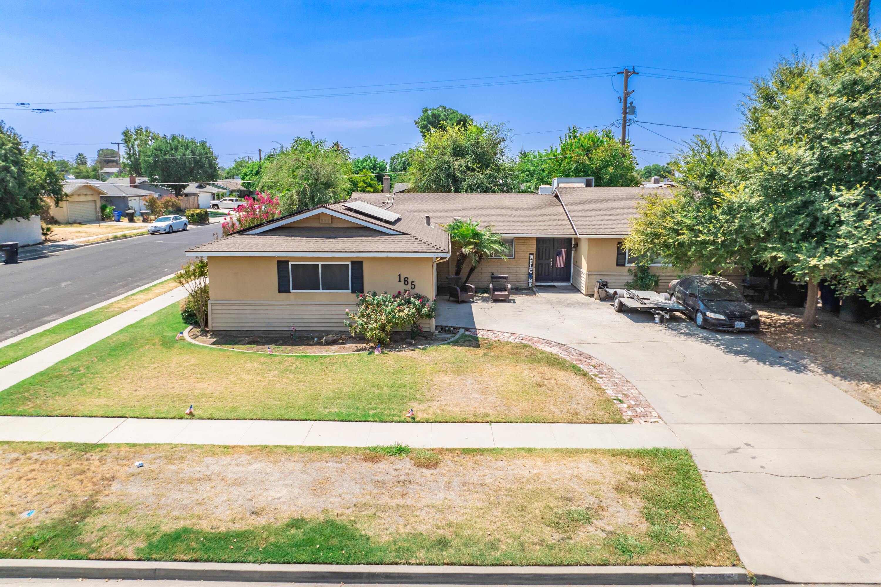 165 W Magnolia Ave, Hanford, CA 93230