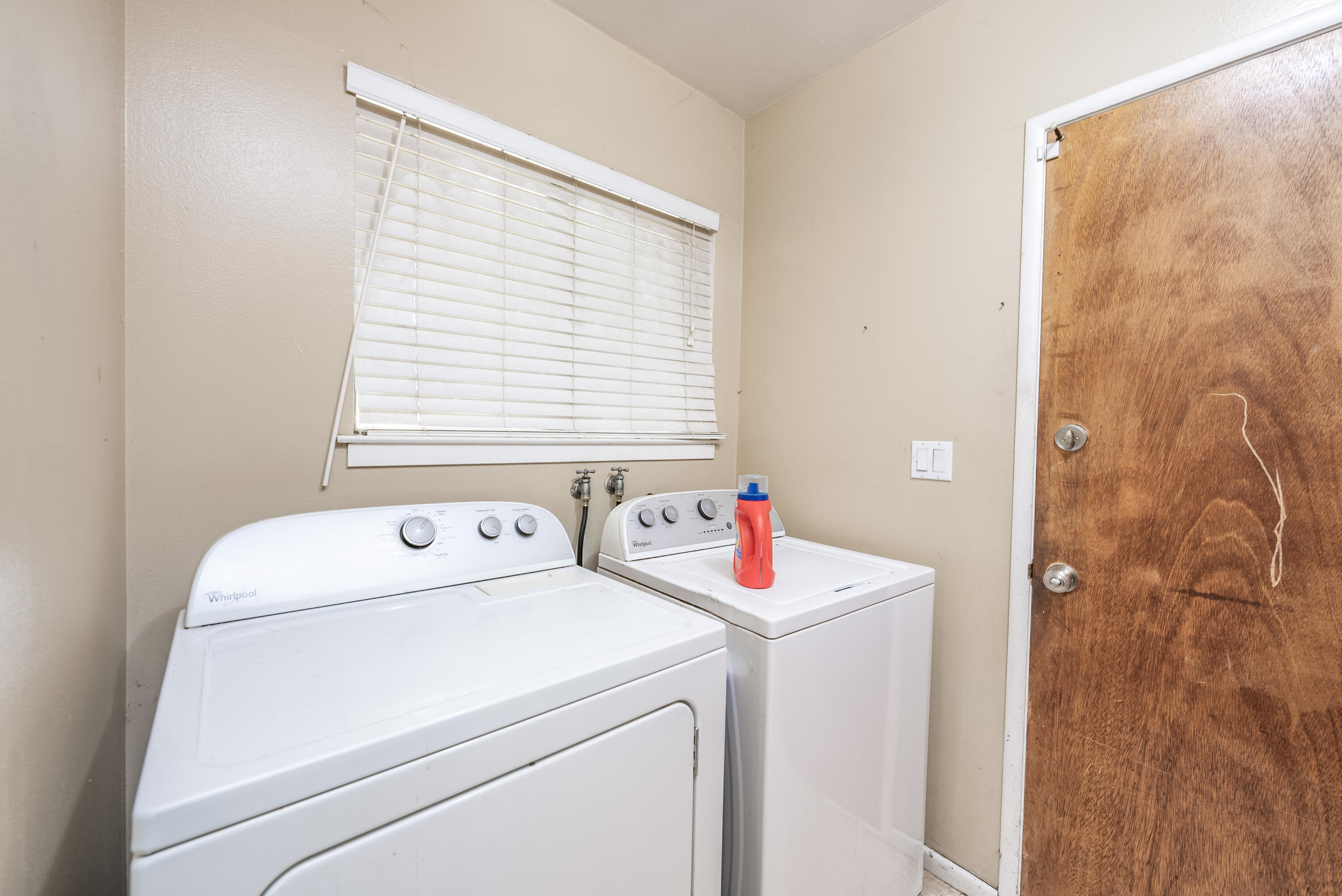 165 W Magnolia Ave, Hanford, CA 93230