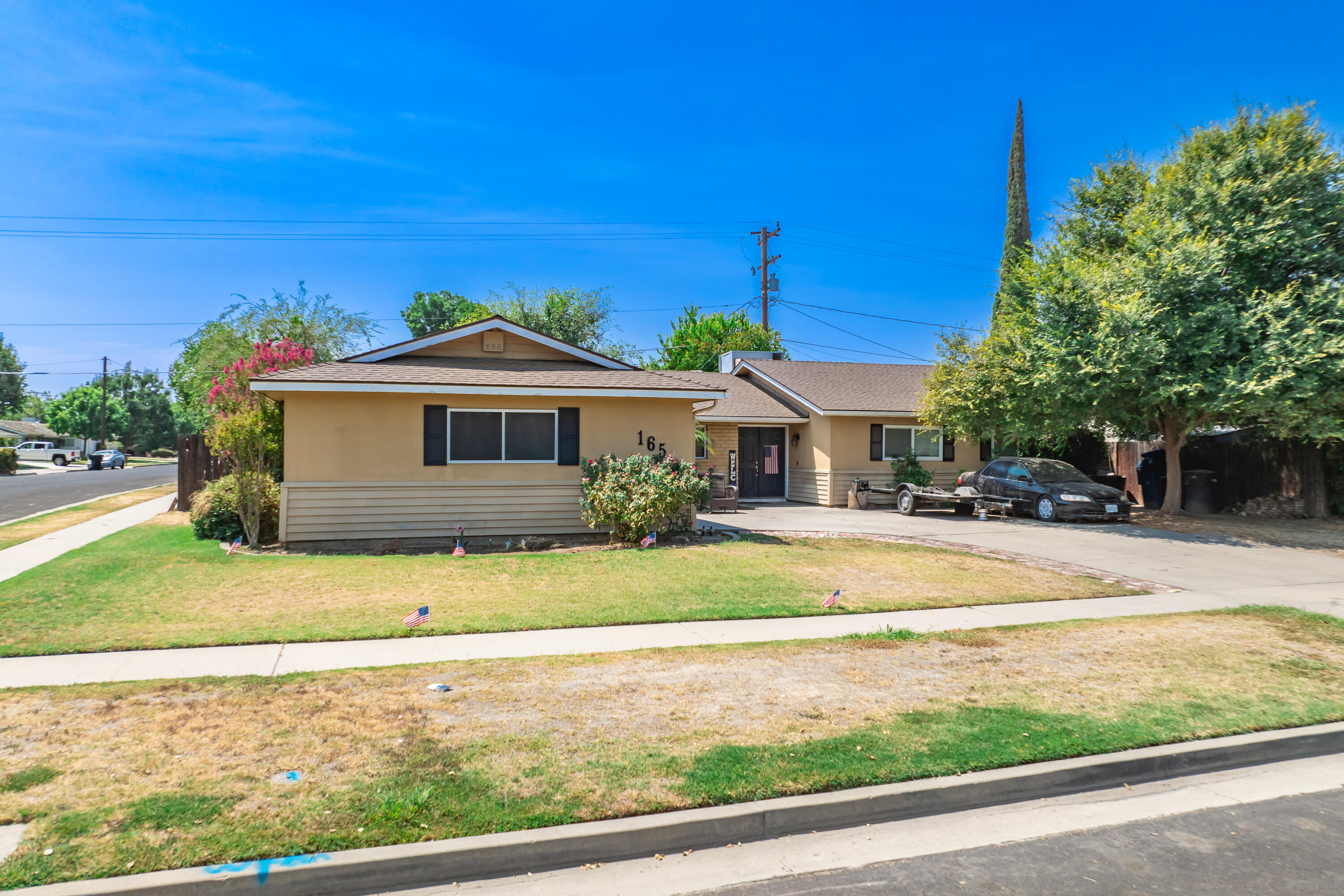165 W Magnolia Ave, Hanford, CA 93230
