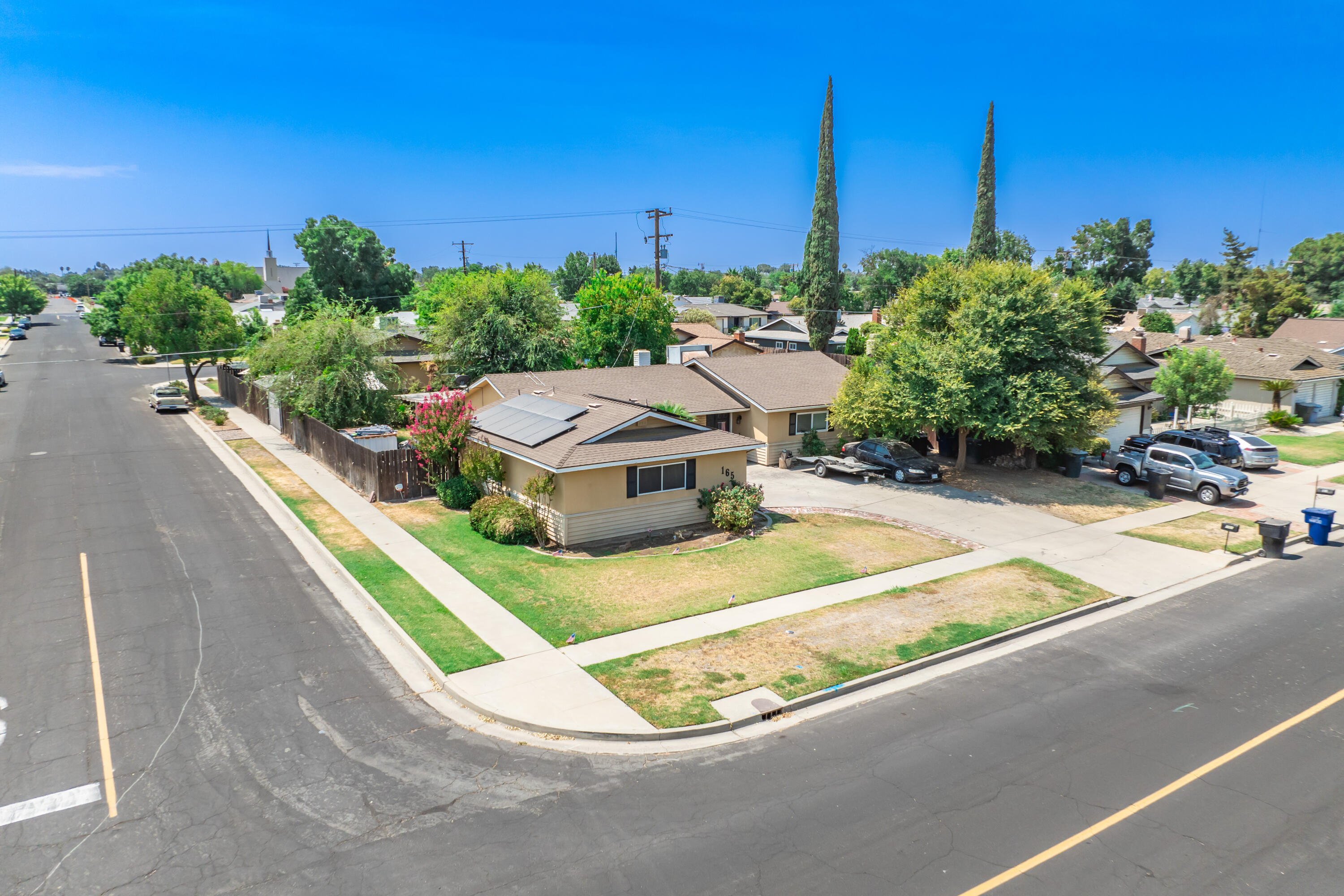 165 W Magnolia Ave, Hanford, CA 93230