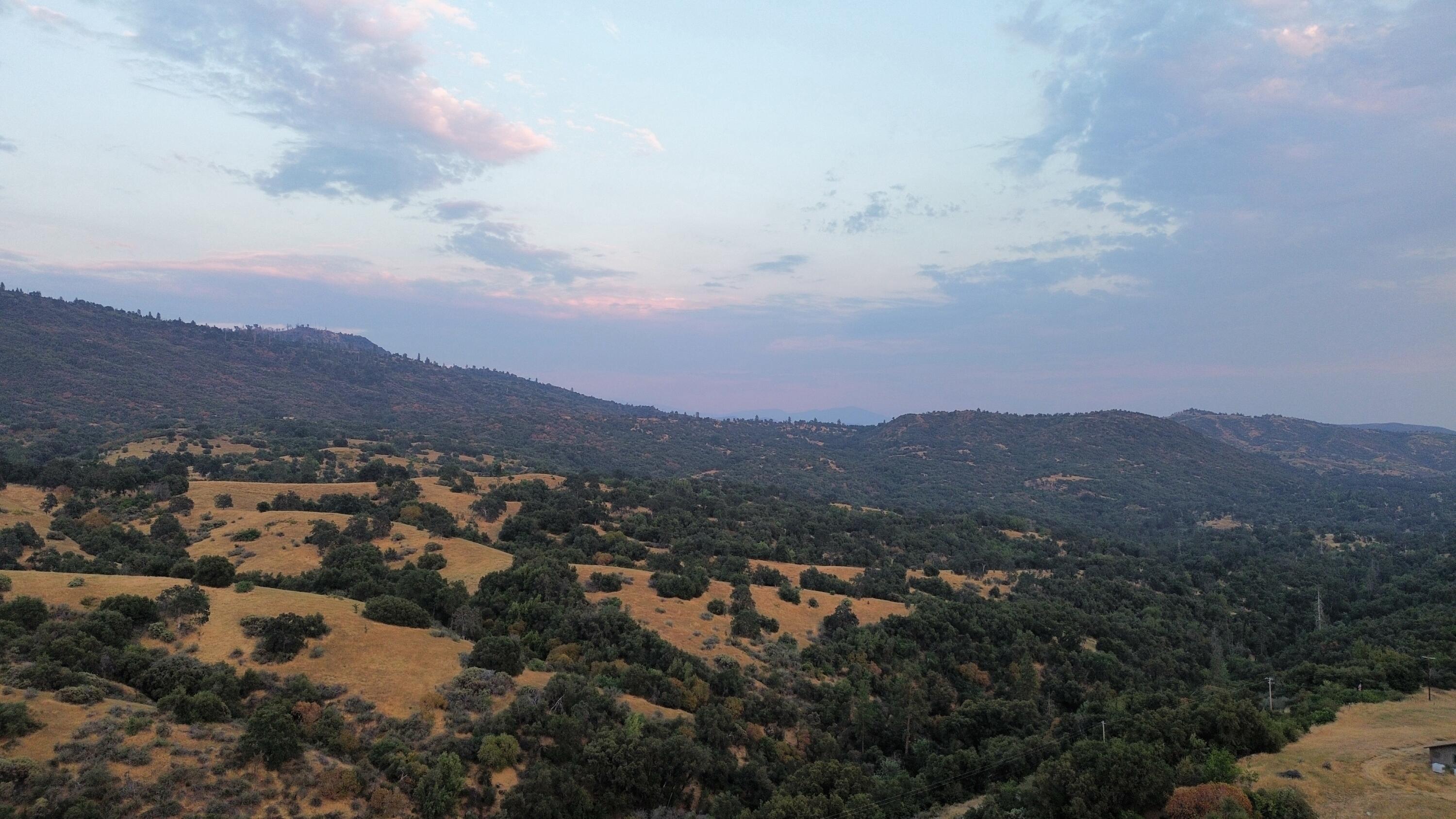 Nn Hogback, Badger, CA 93603