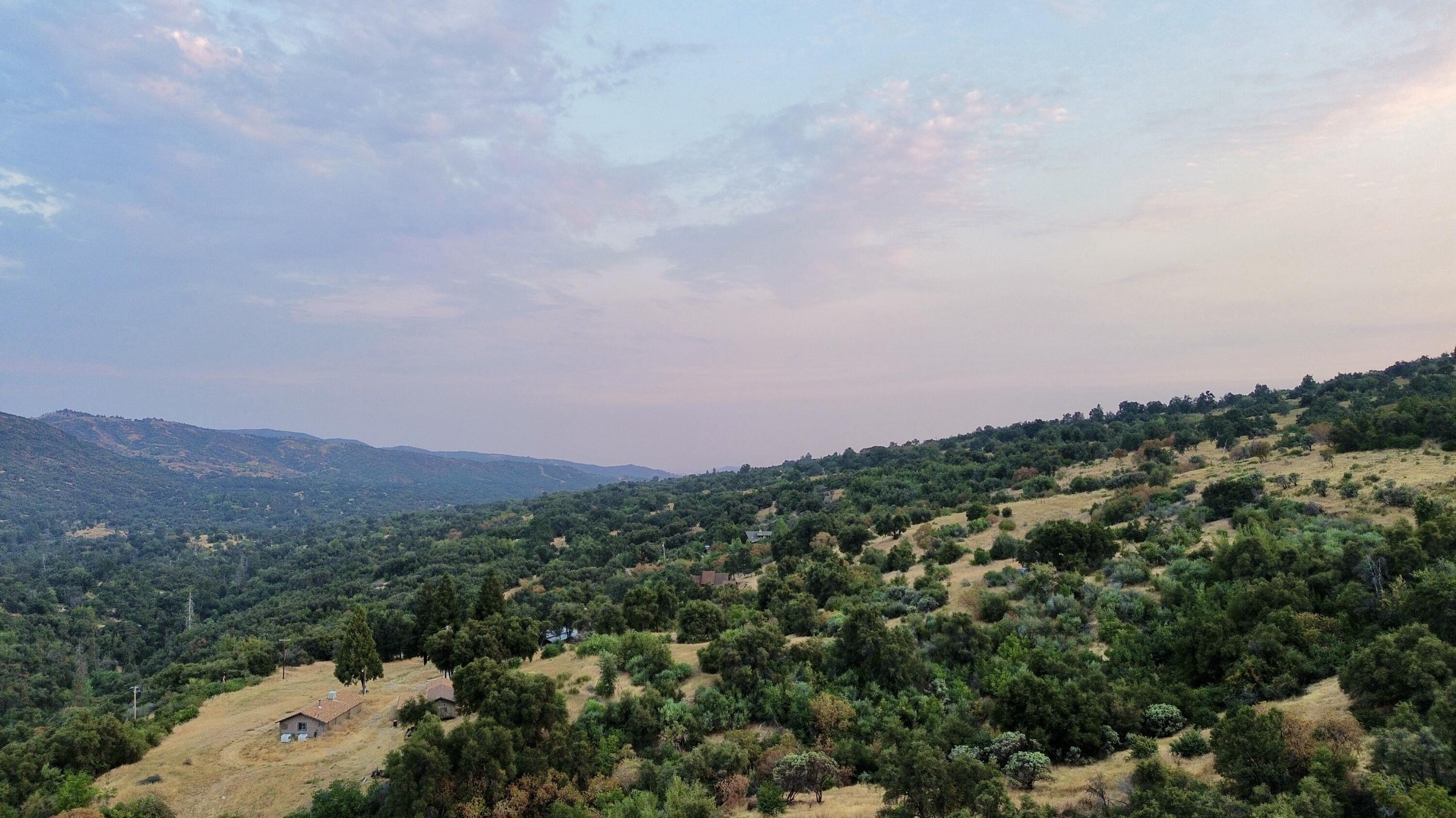 Nn Hogback, Badger, CA 93603