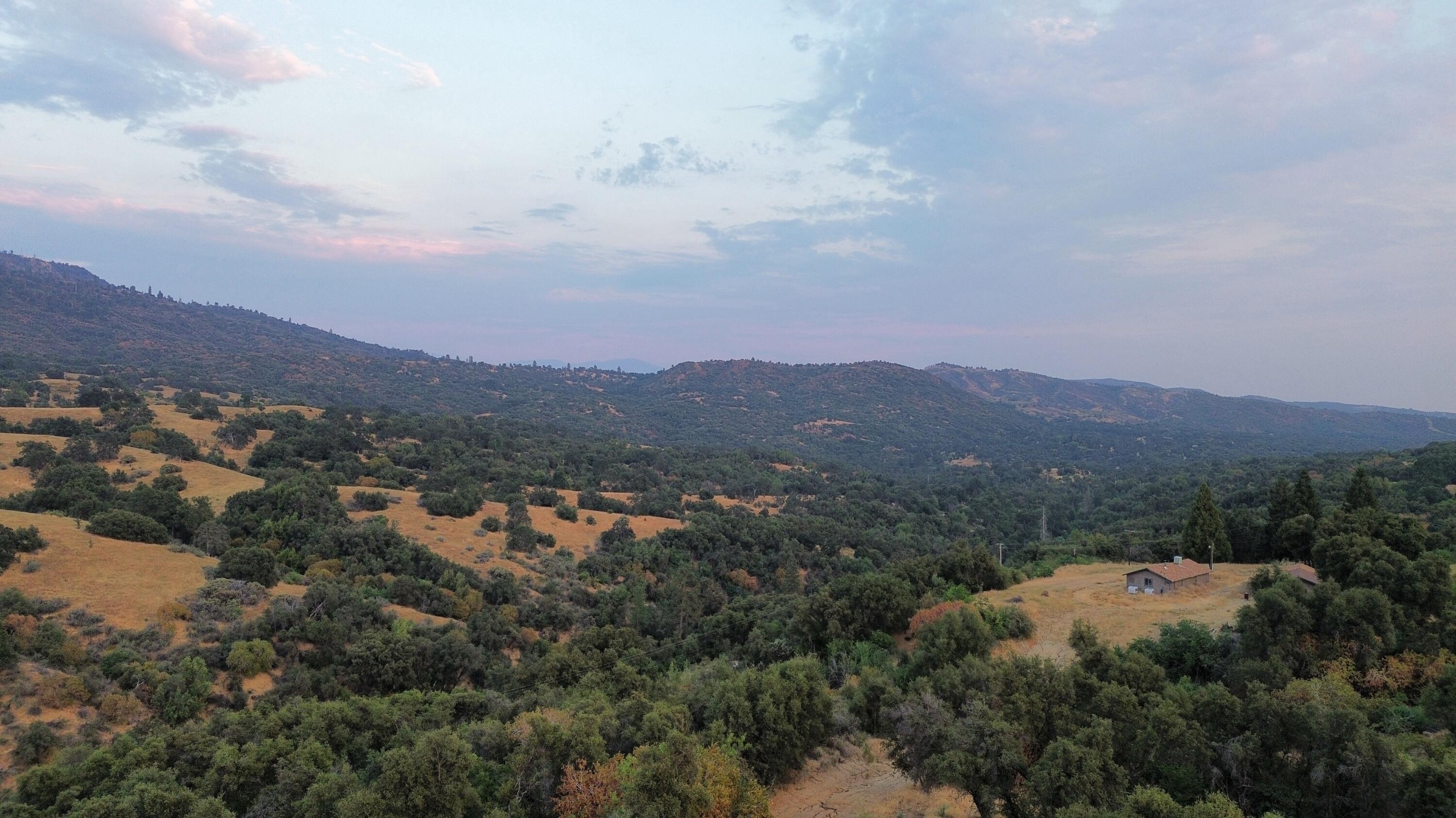 Nn Hogback, Badger, CA 93603