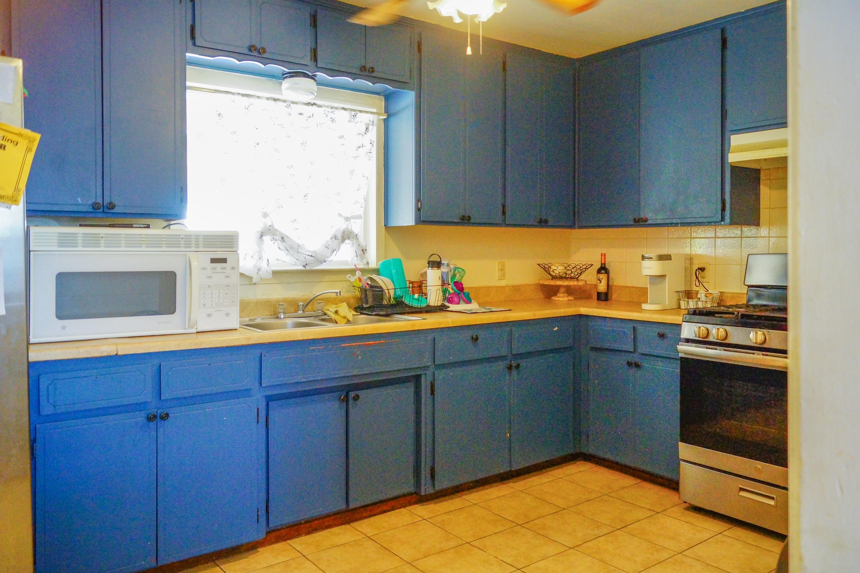 1328 N Leslie St, Visalia, CA 93291