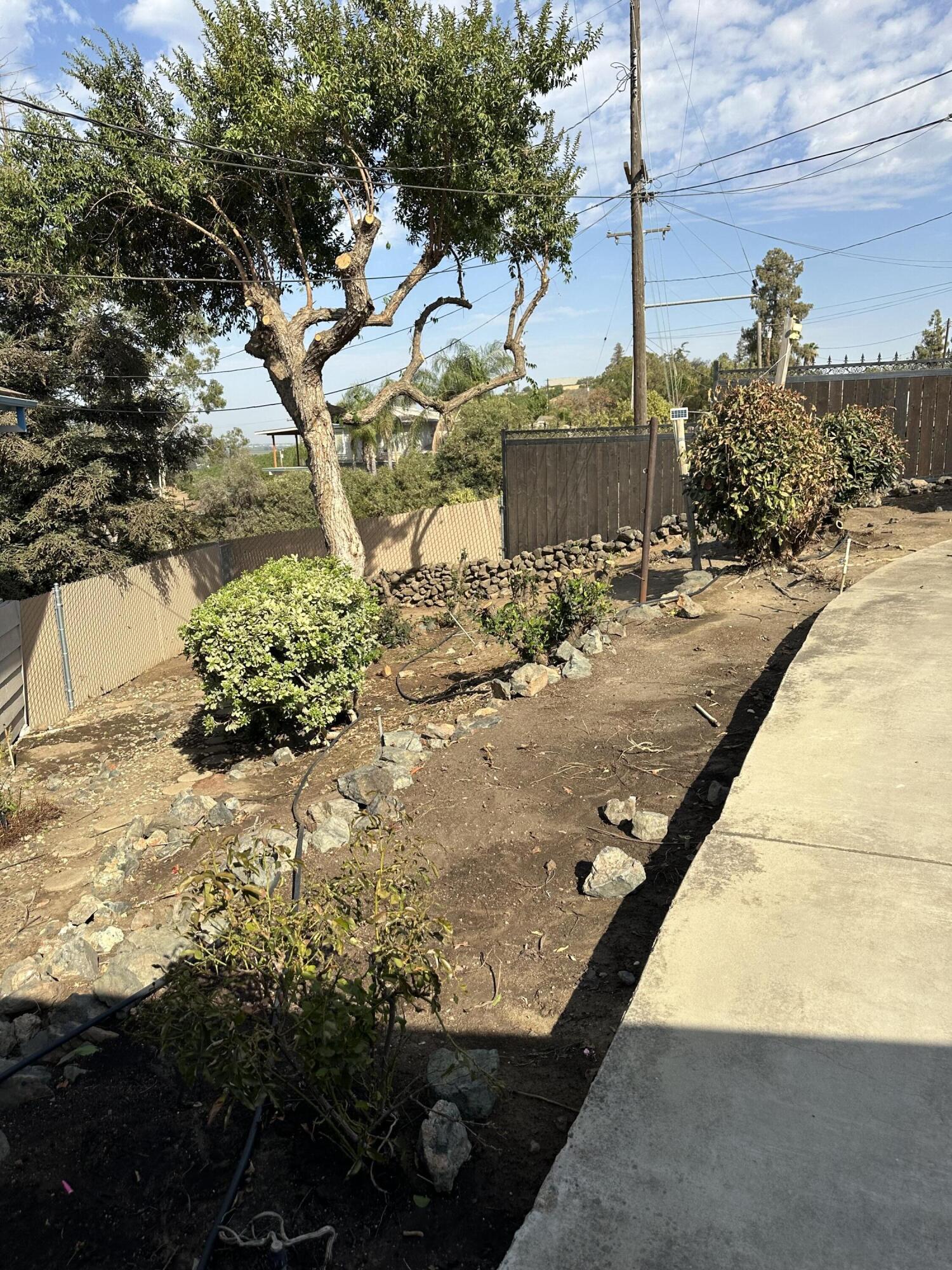 1341 Hillcrest Dr. Dr, Lindsay, CA 93247