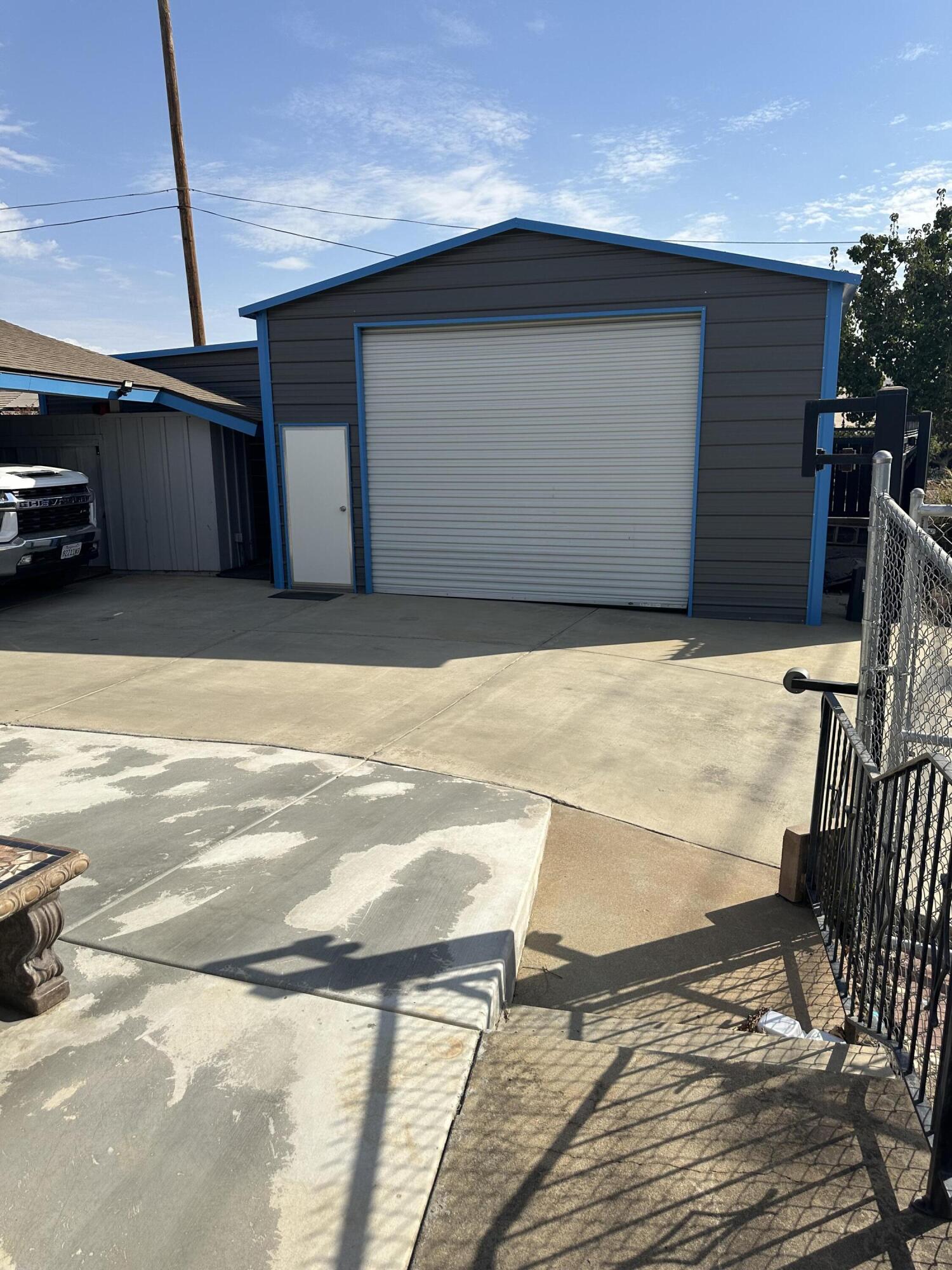 1341 Hillcrest Dr. Dr, Lindsay, CA 93247