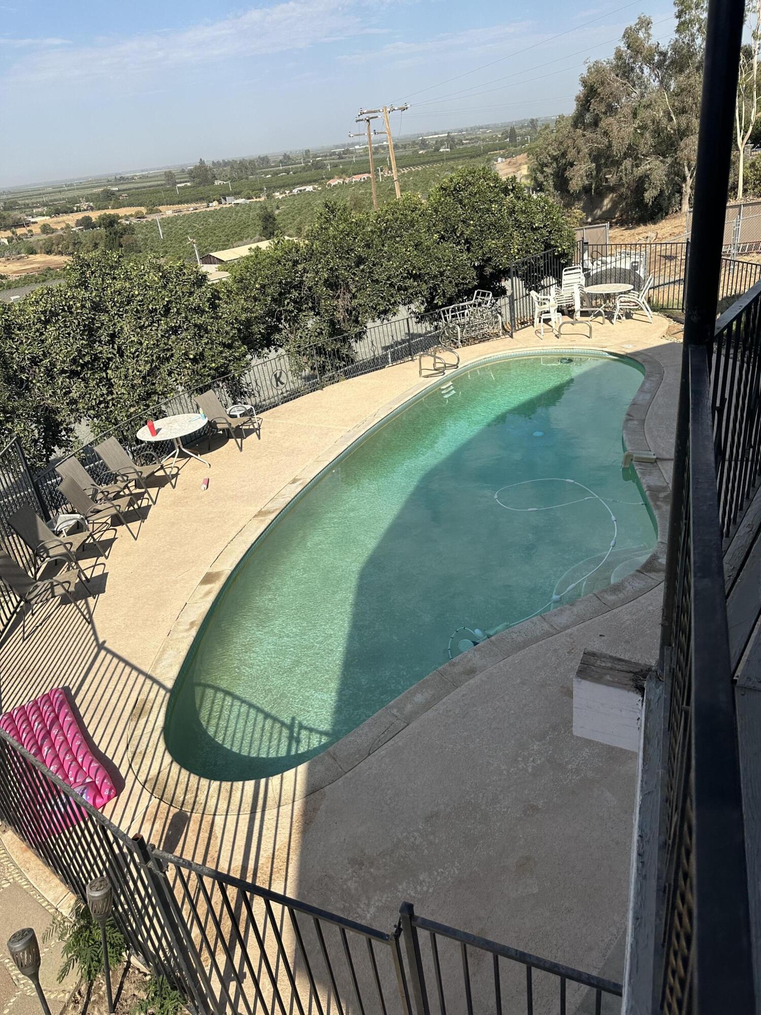 1341 Hillcrest Dr. Dr, Lindsay, CA 93247