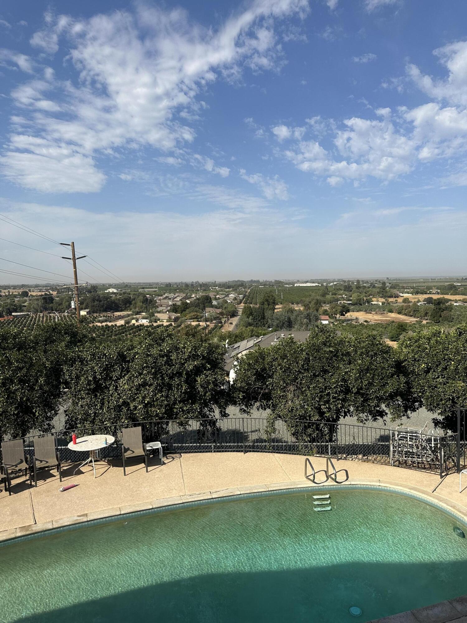 1341 Hillcrest Dr. Dr, Lindsay, CA 93247