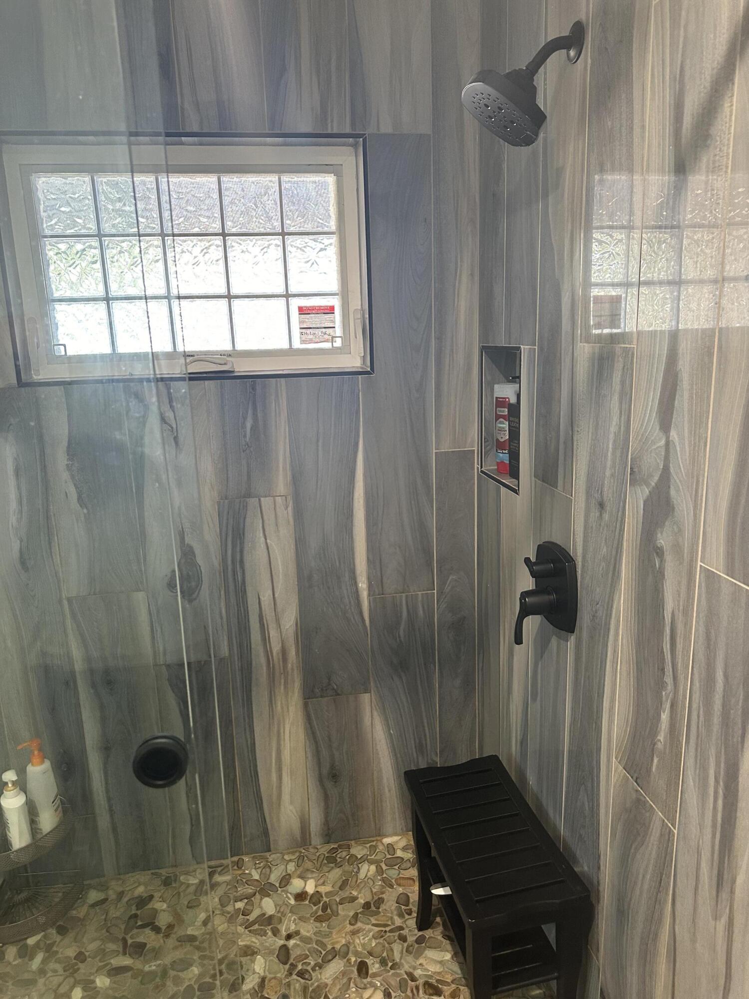 1341 Hillcrest Dr. Dr, Lindsay, CA 93247