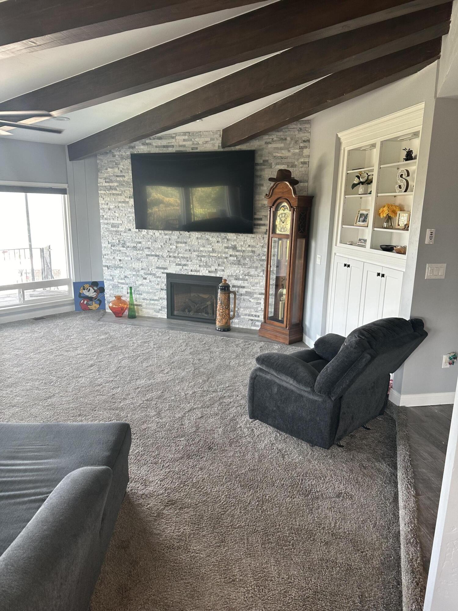 1341 Hillcrest Dr. Dr, Lindsay, CA 93247