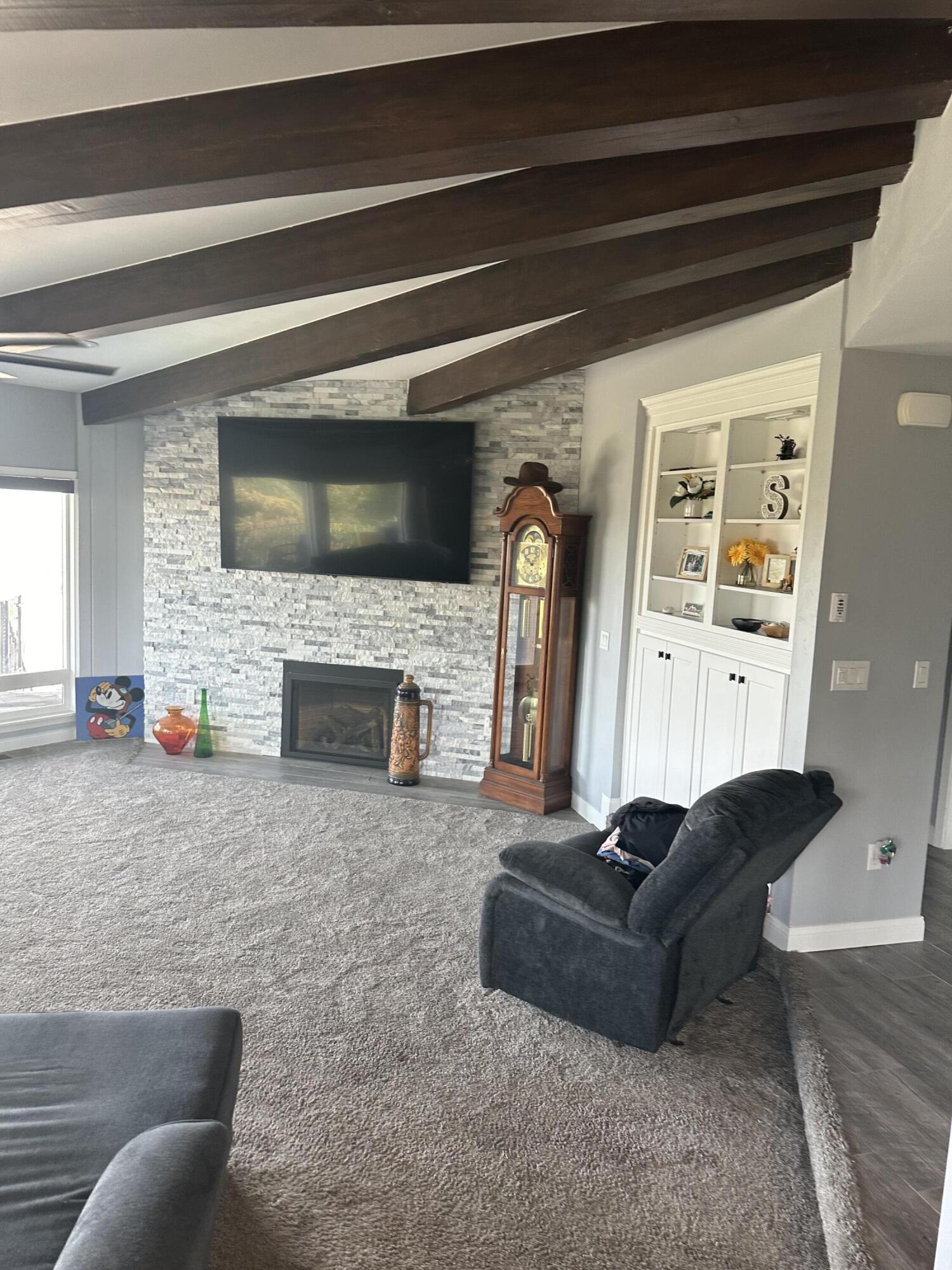 1341 Hillcrest Dr. Dr, Lindsay, CA 93247