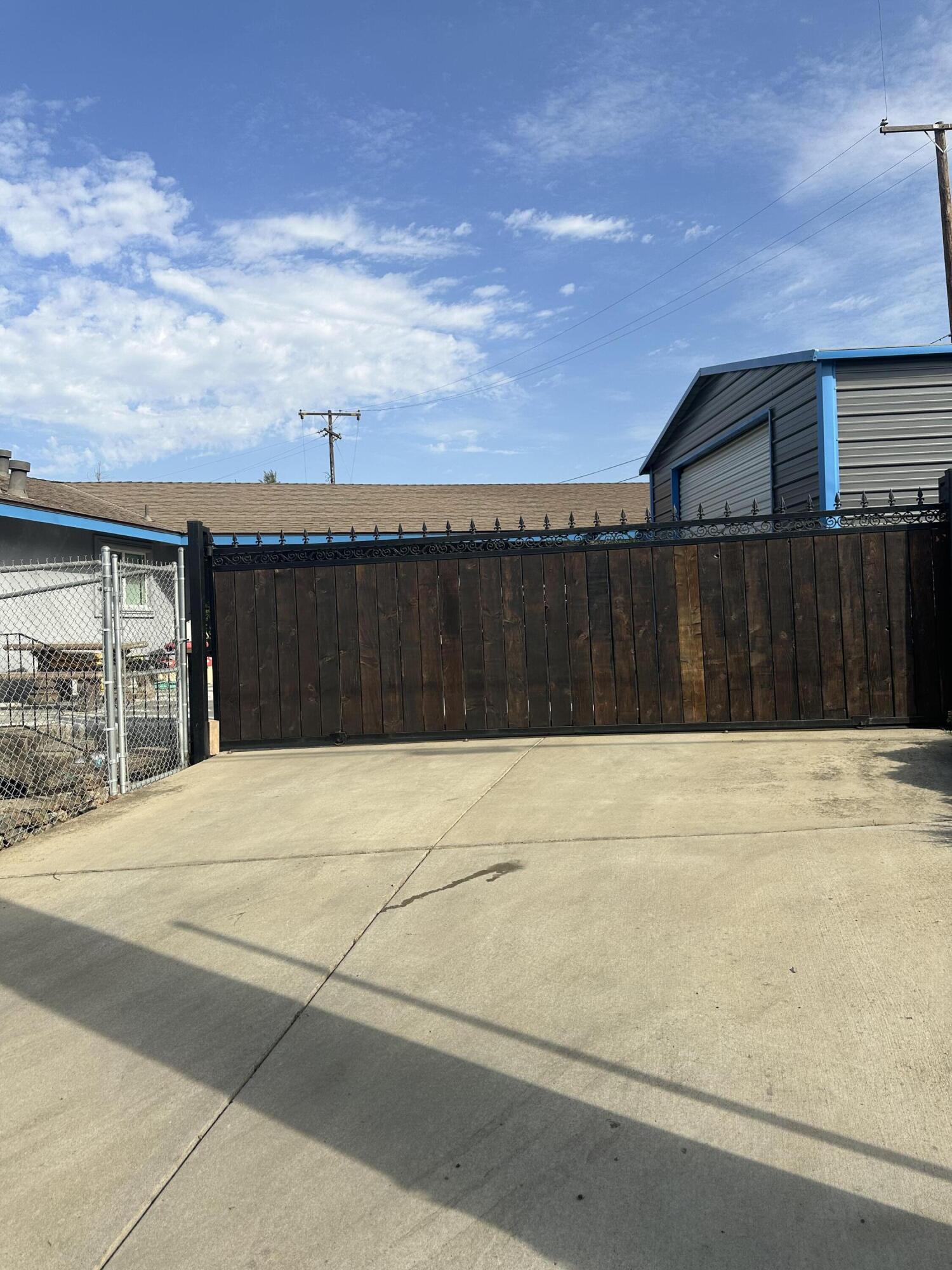 1341 Hillcrest Dr. Dr, Lindsay, CA 93247