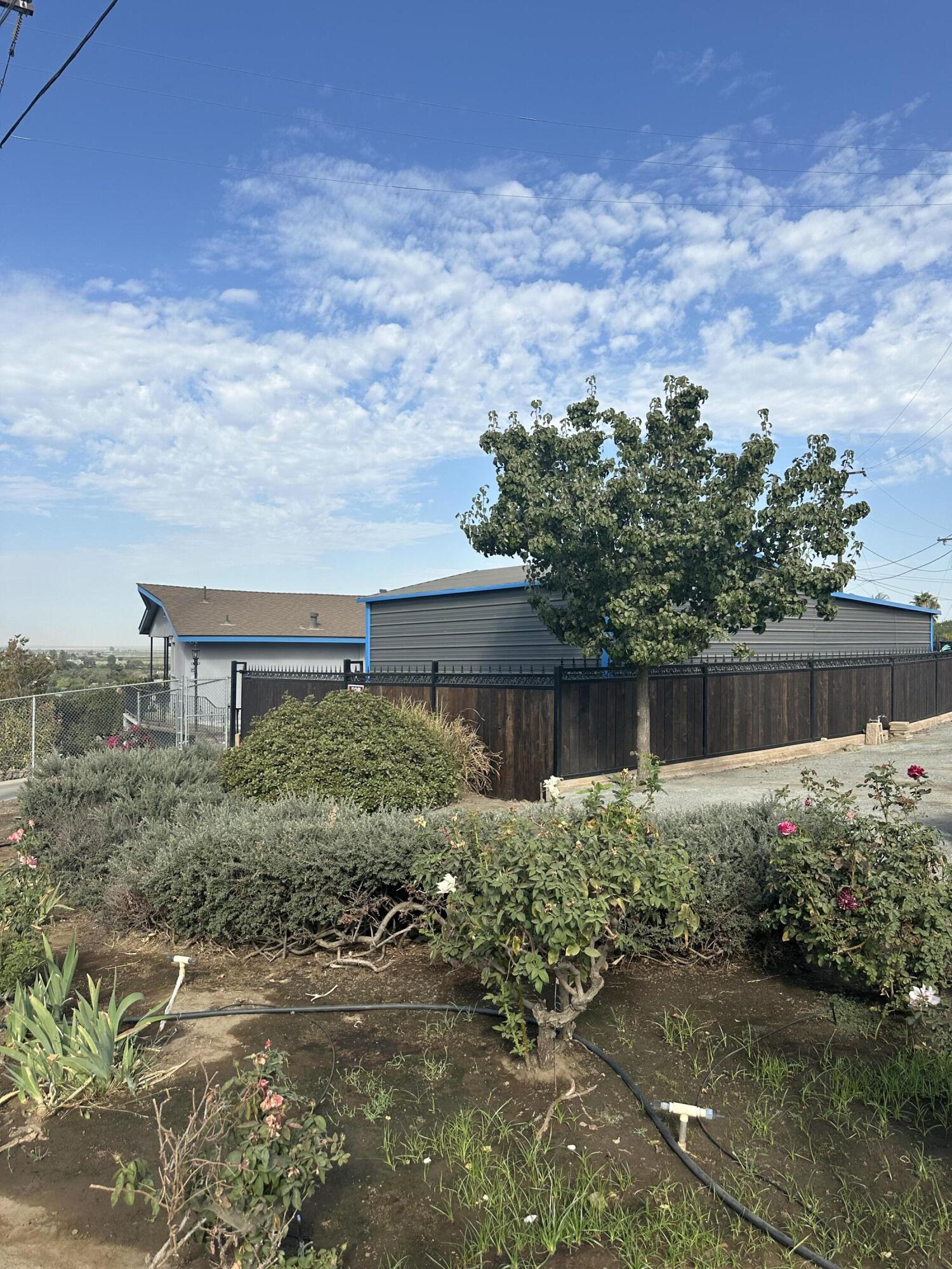 1341 Hillcrest Dr. Dr, Lindsay, CA 93247