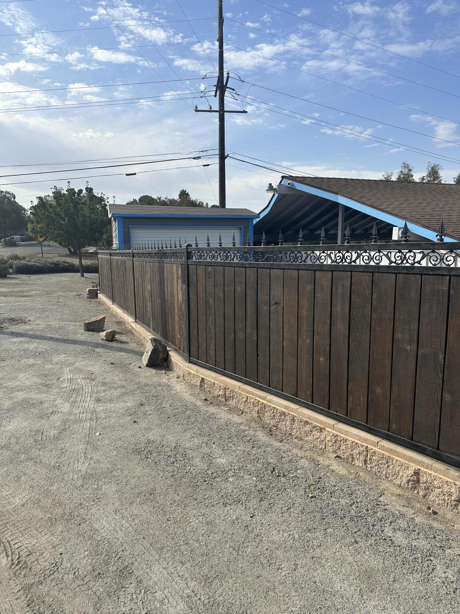 1341 Hillcrest Dr. Dr, Lindsay, CA 93247