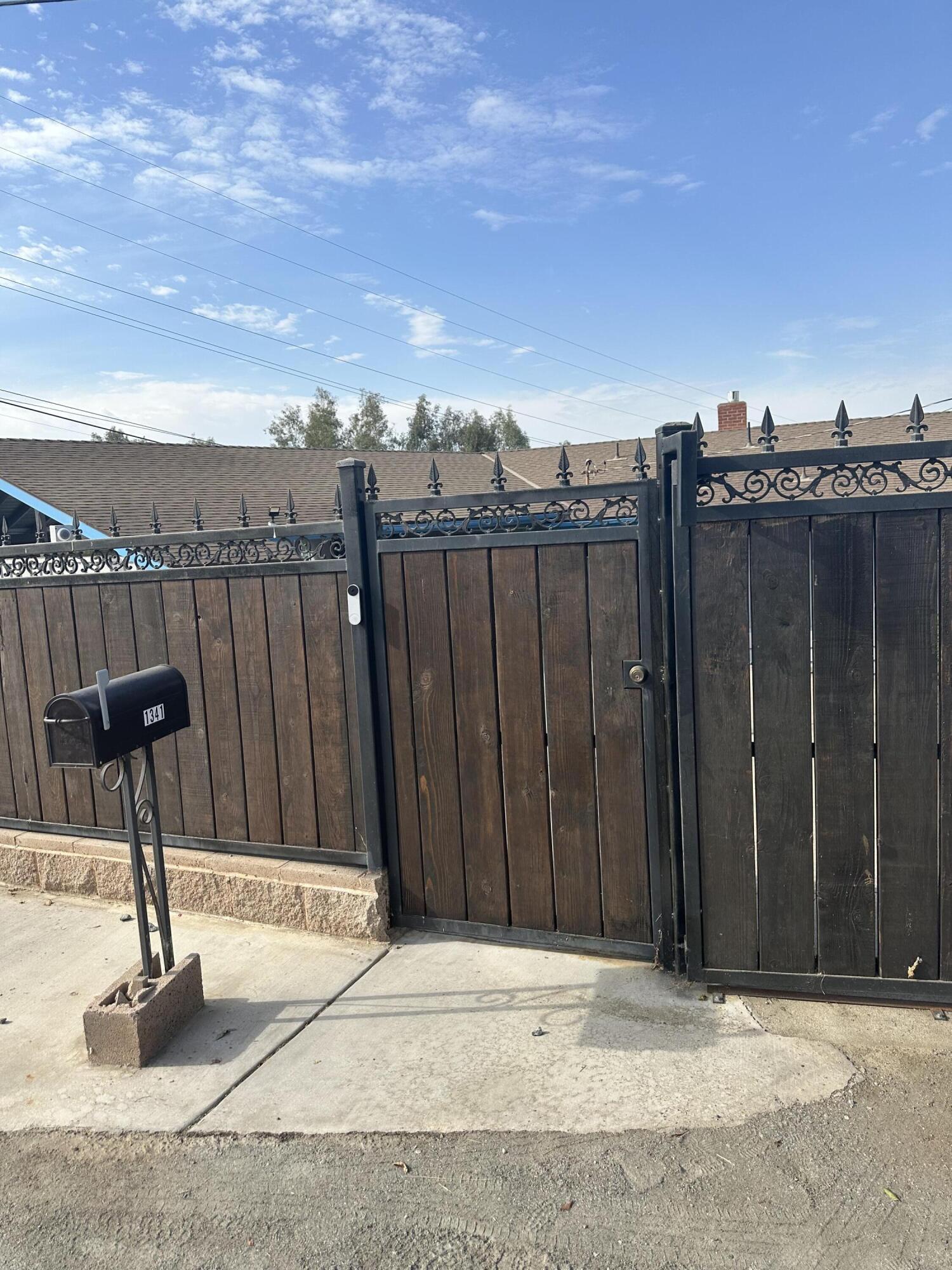 1341 Hillcrest Dr. Dr, Lindsay, CA 93247