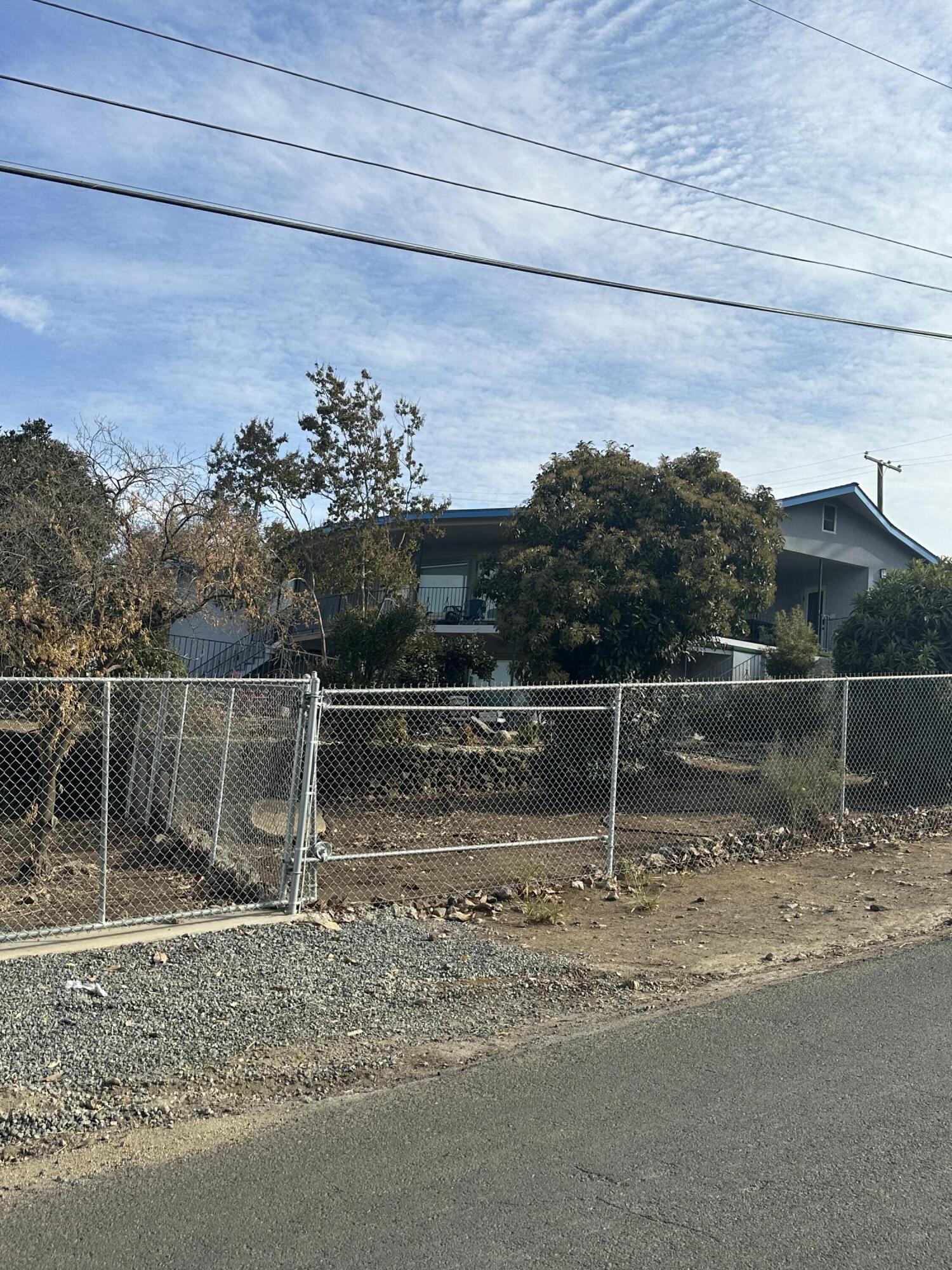 1341 Hillcrest Dr. Dr, Lindsay, CA 93247