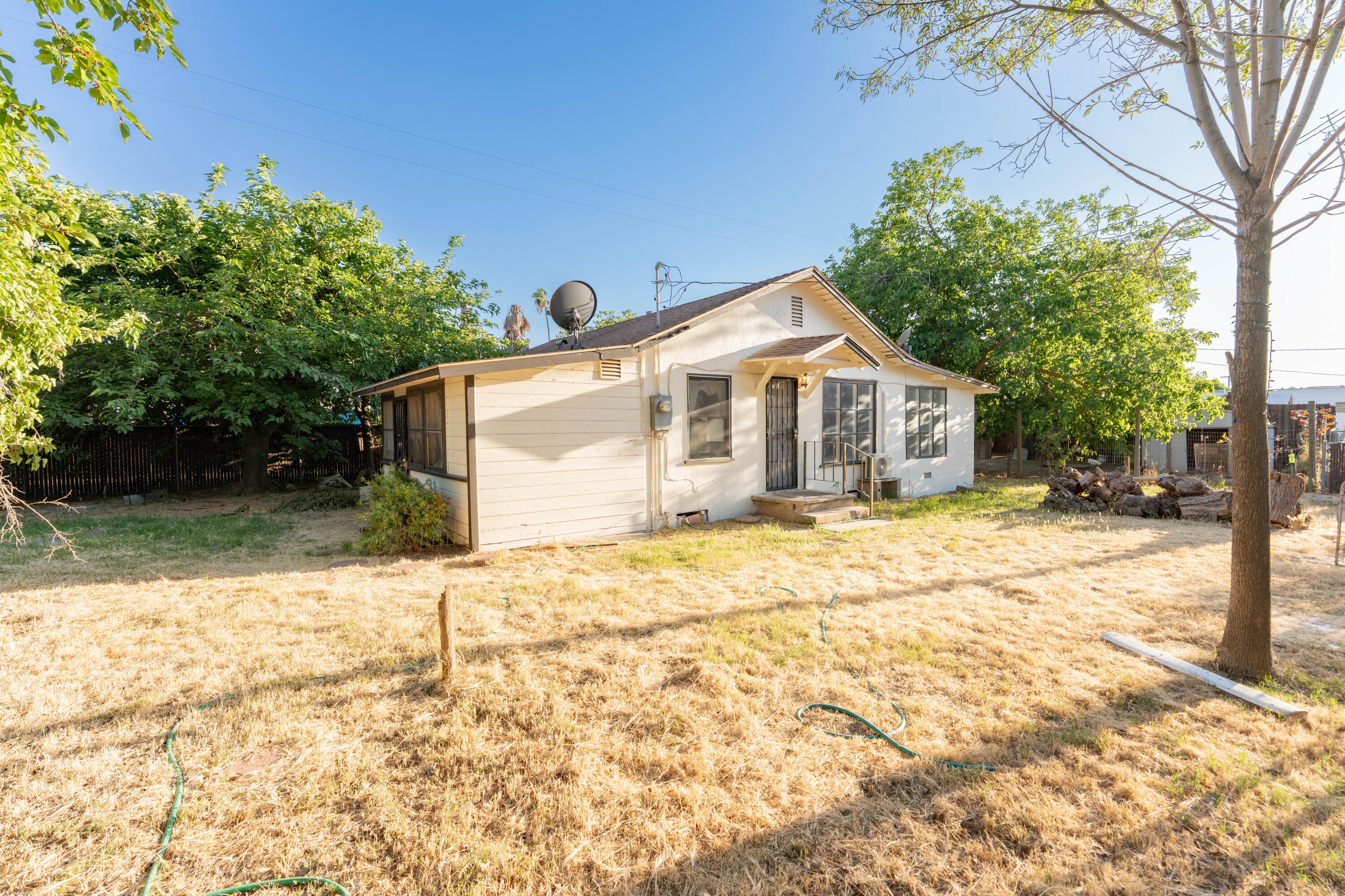 23529 Ave 56, Ducor, CA 93218