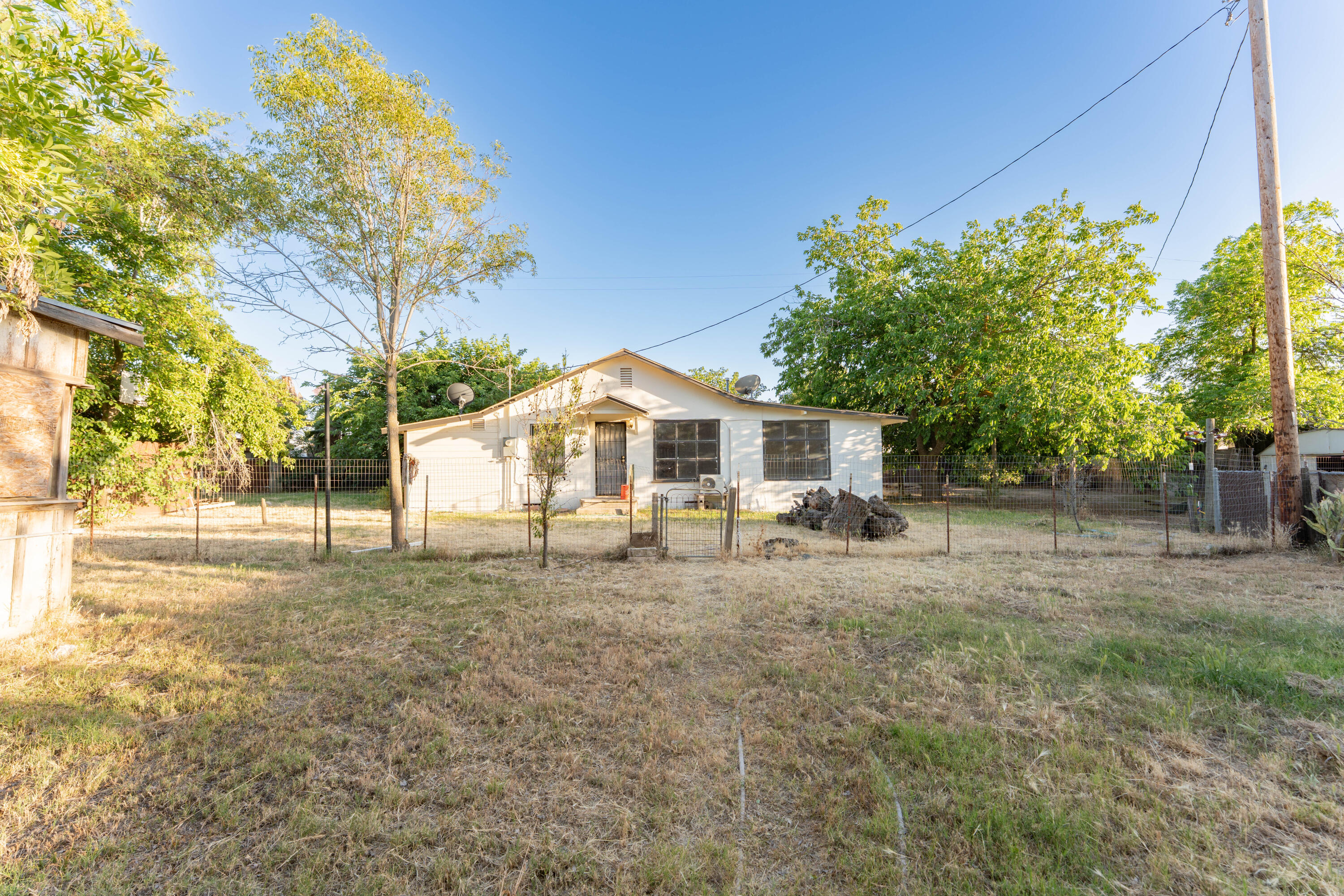 23529 Ave 56, Ducor, CA 93218