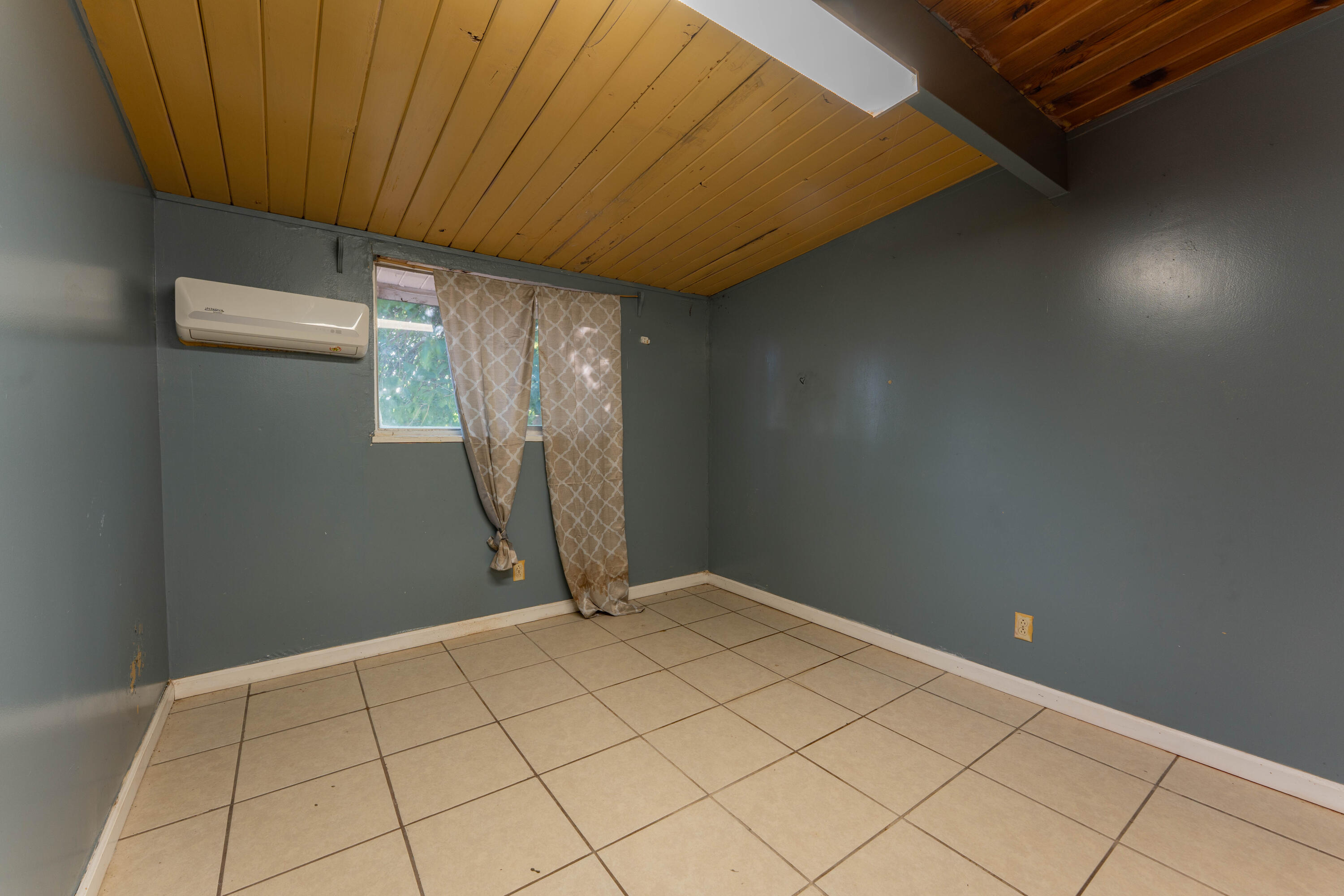 23529 Ave 56, Ducor, CA 93218