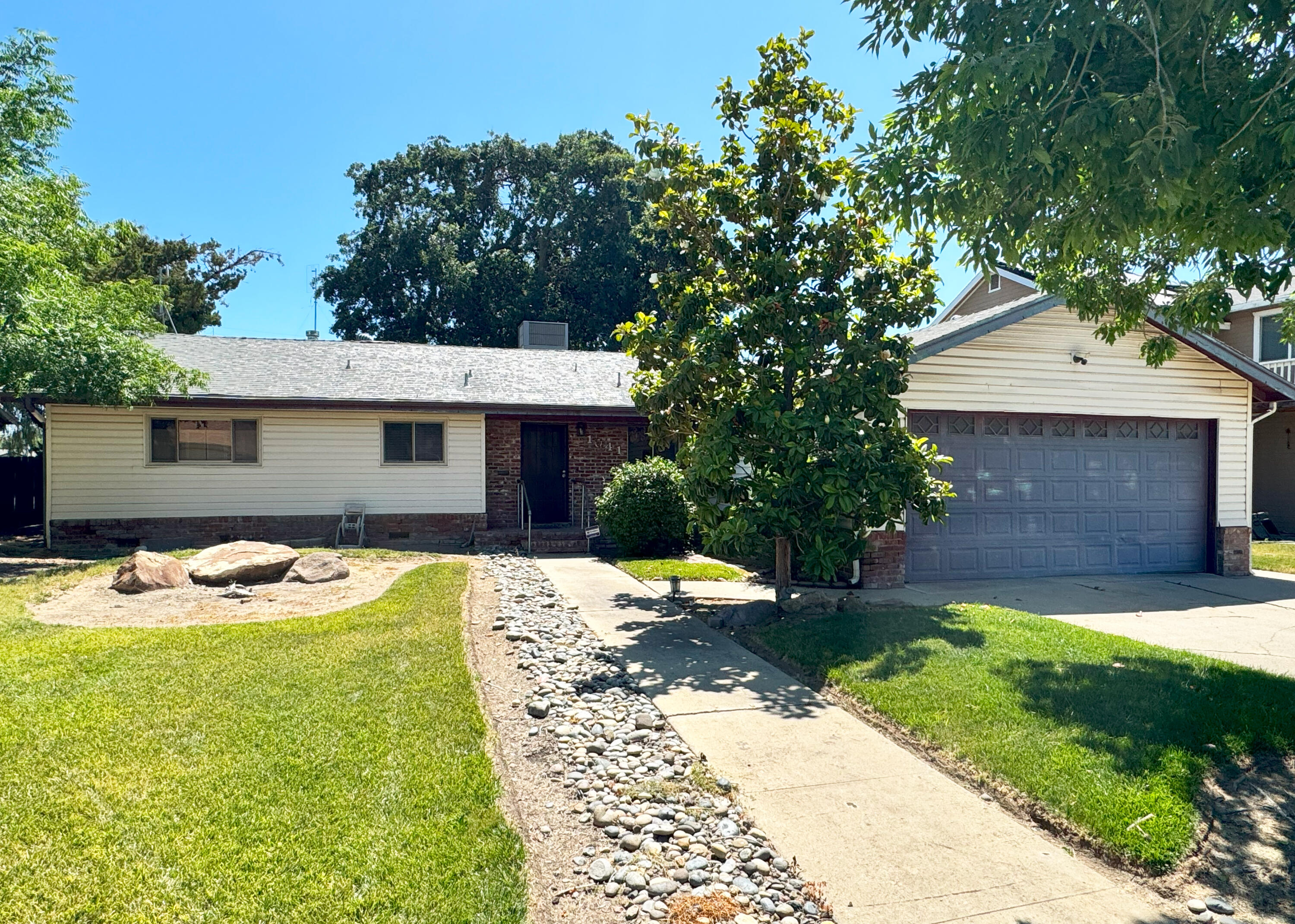 1041 Golden Gate Ave, Dos Palos, CA 93620