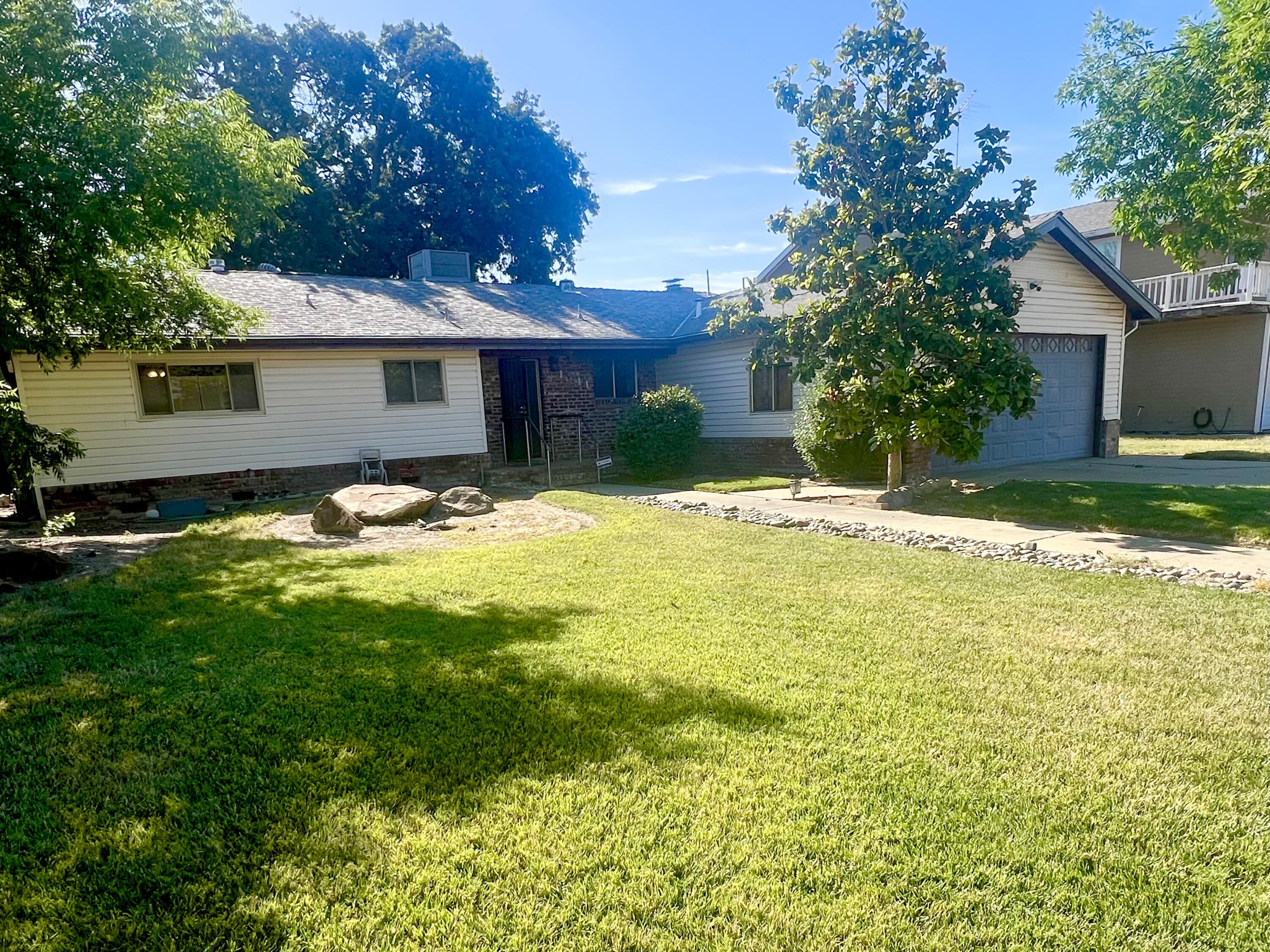 1041 Golden Gate Ave, Dos Palos, CA 93620