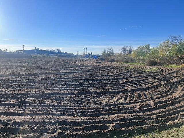 325 S S Park St St, Porterville, CA 93257