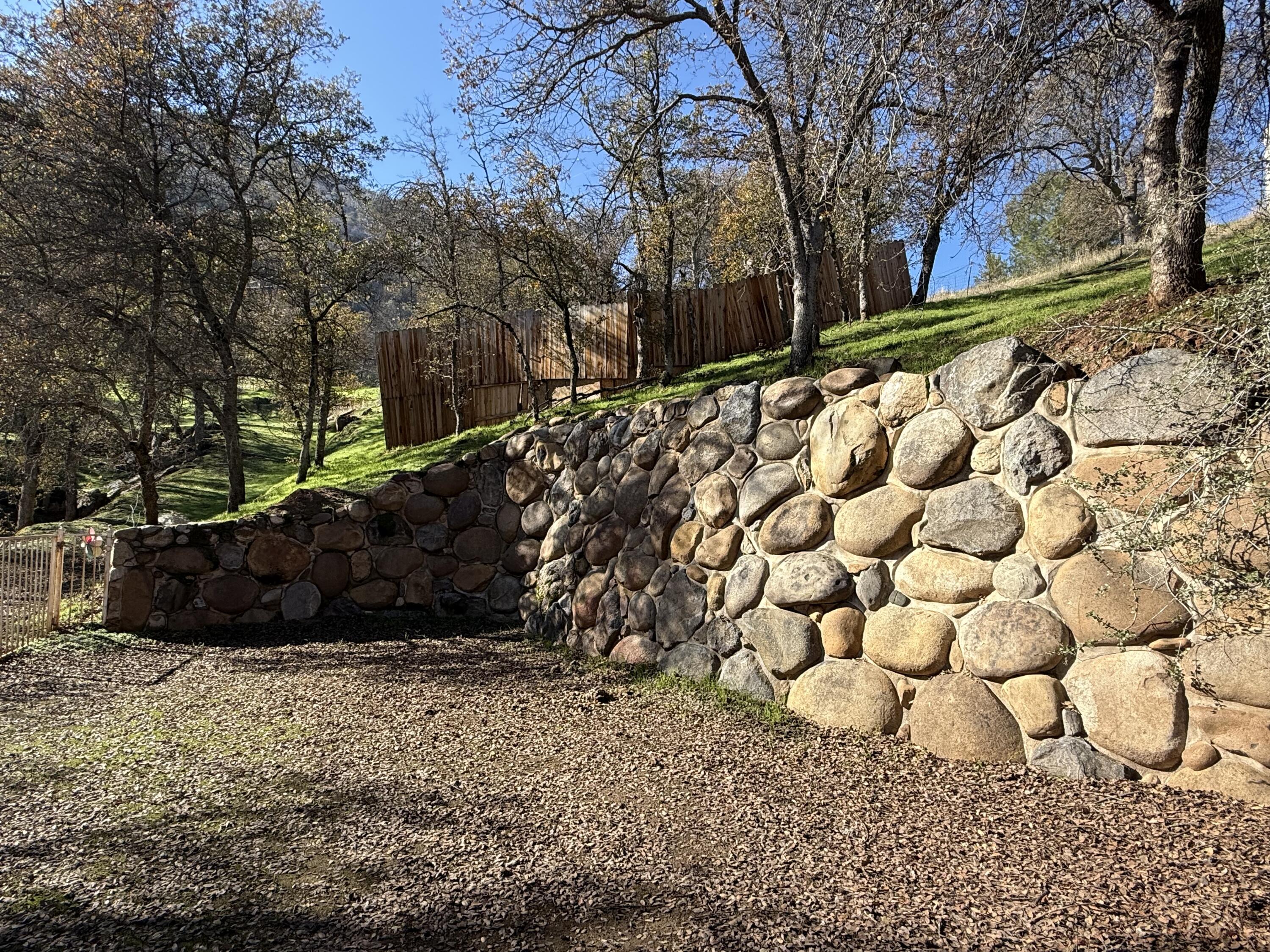 40820 Oak Ridge Dr, Three Rivers, CA 93271