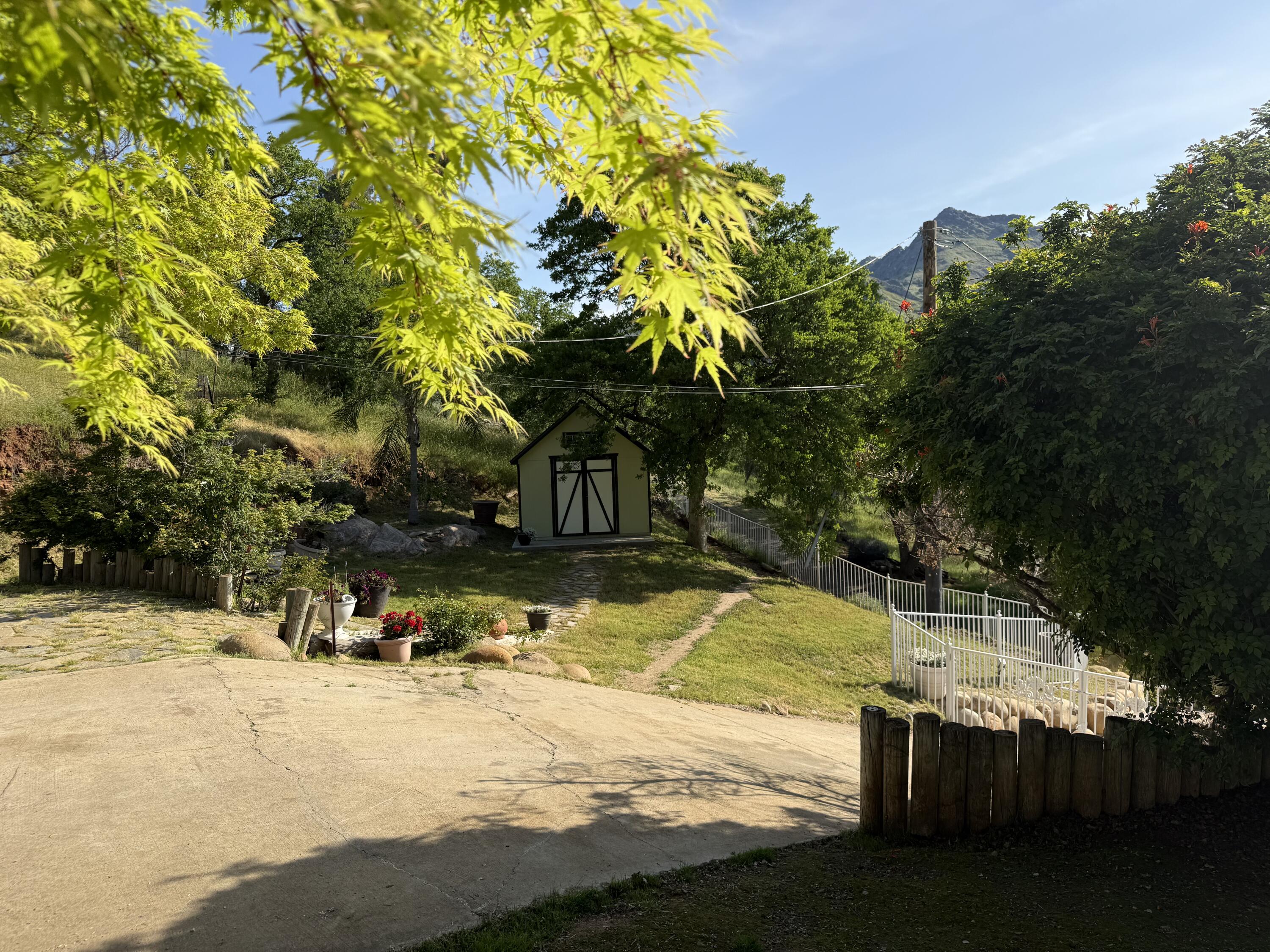 40820 Oak Ridge Dr, Three Rivers, CA 93271