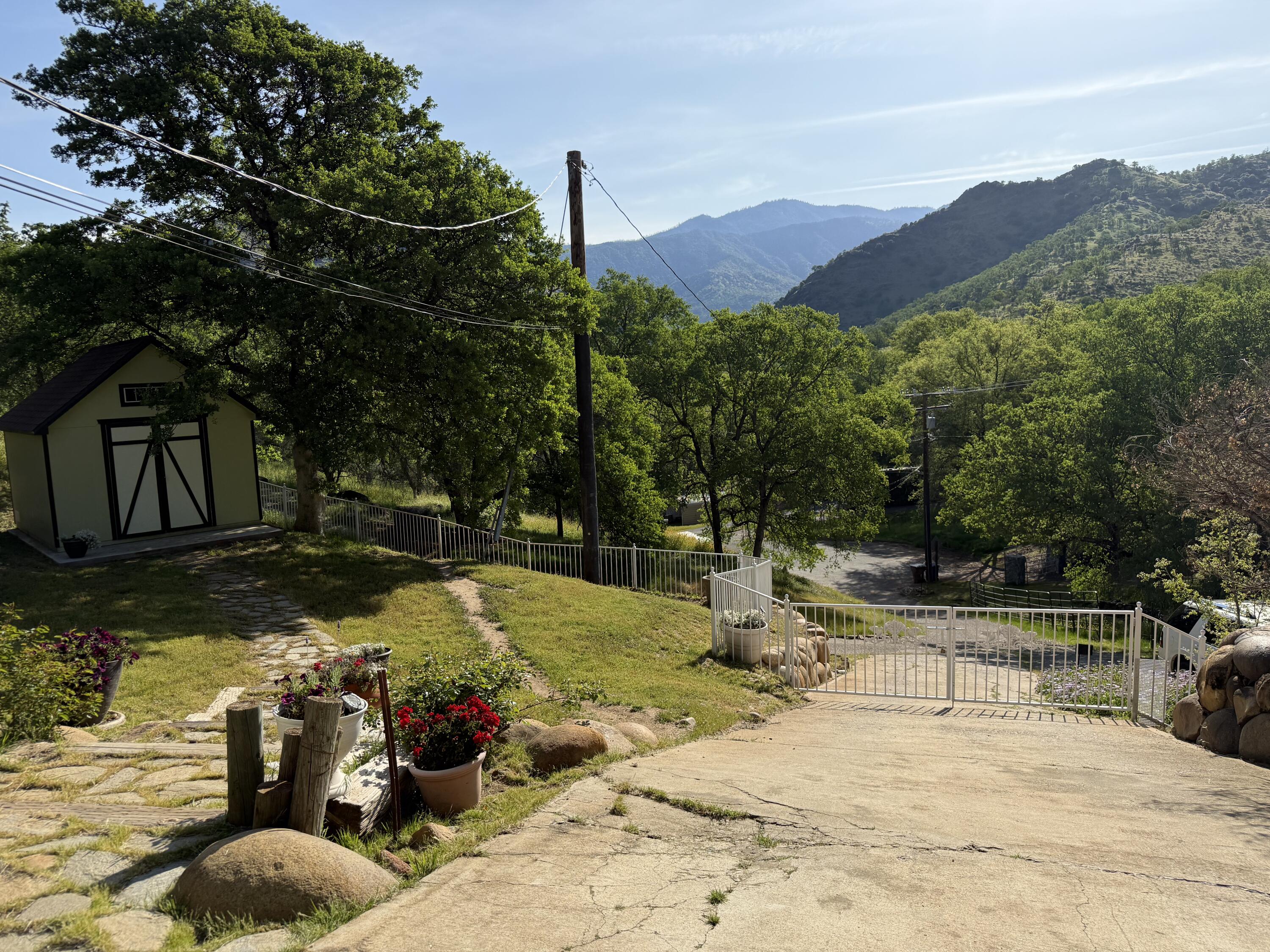 40820 Oak Ridge Dr, Three Rivers, CA 93271